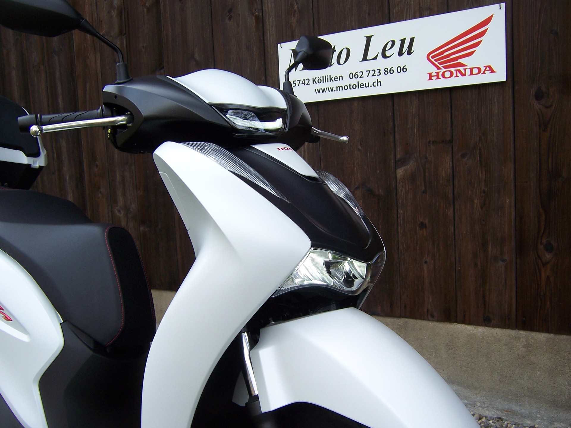 HONDA SH 125 Sporty-showroom-element-1
