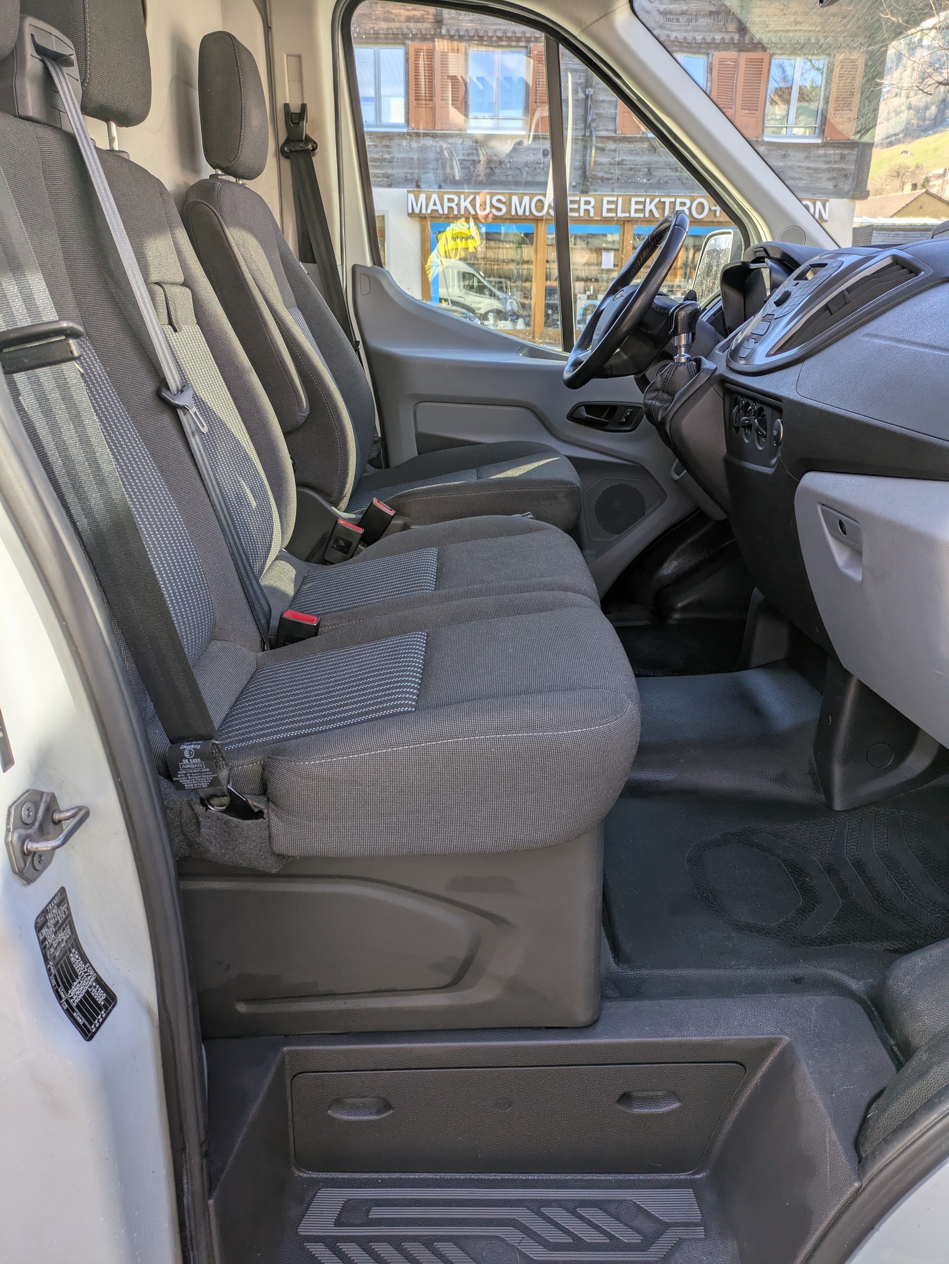 FORD Transit Van 310 L2H2 2.2 TDCi 125 Trend-image-9