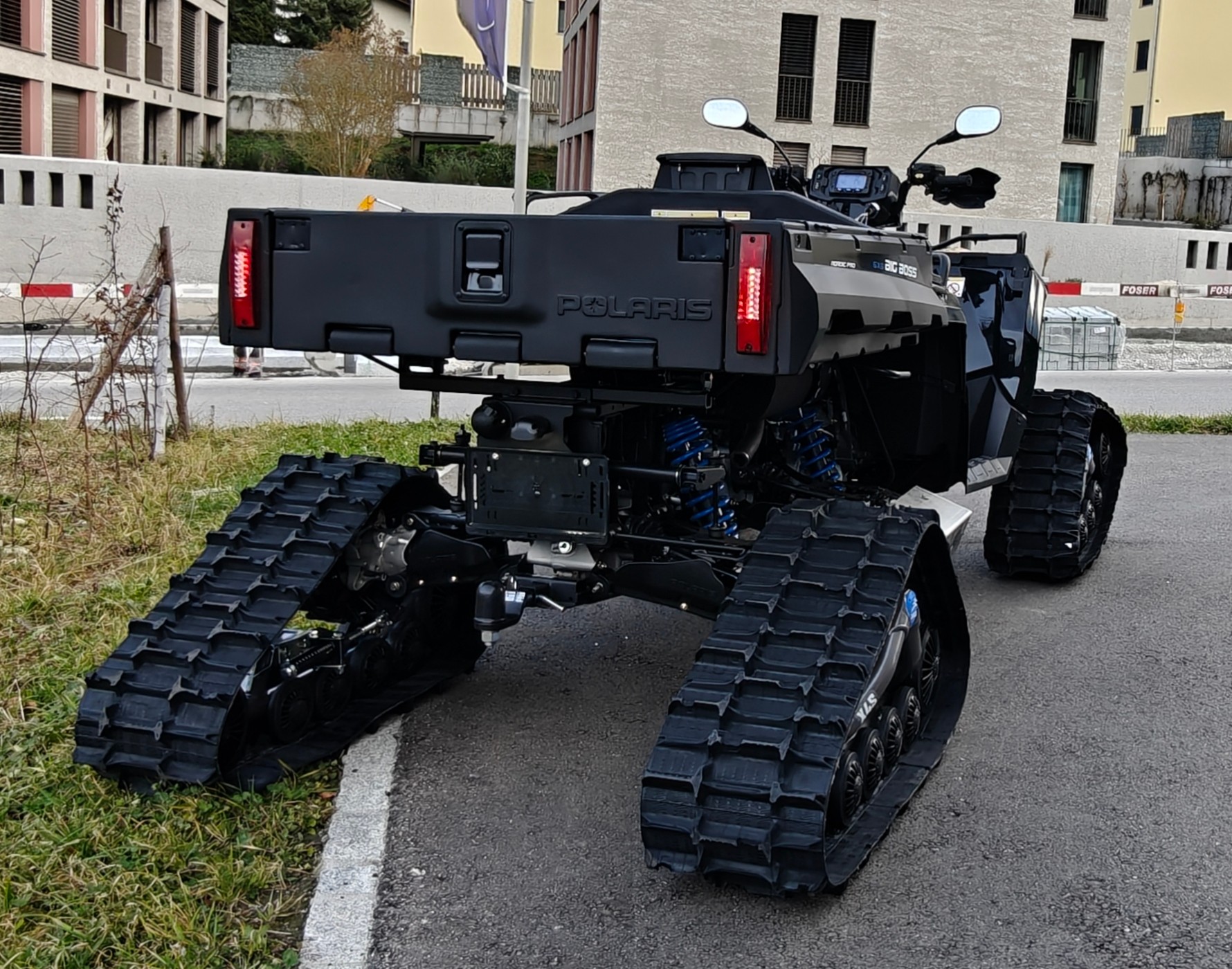 POLARIS 6 × 6 mit Raupenkit und Räder-showroom-element-1
