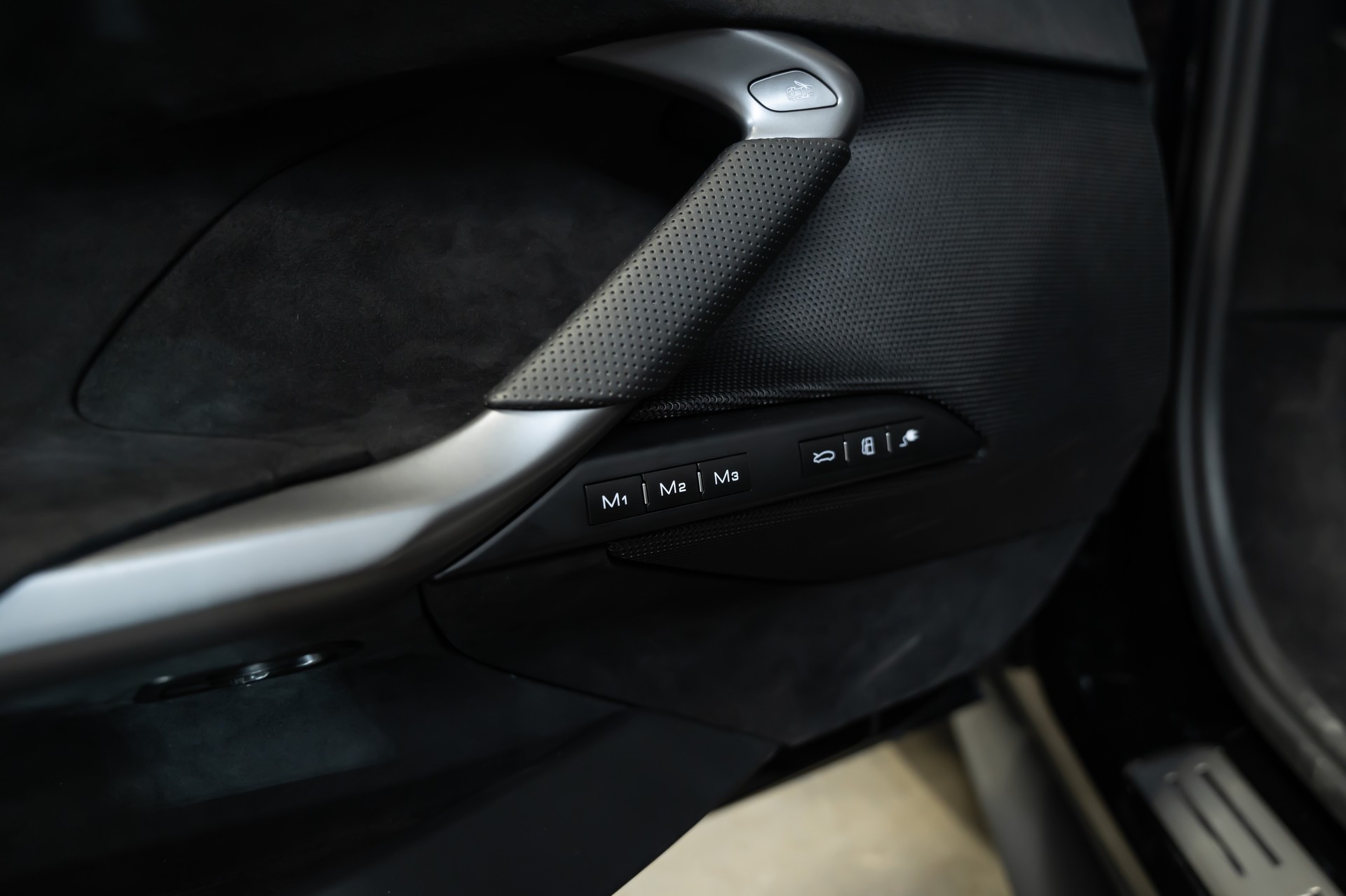 FERRARI * 296 GTS * SCHWARZ/SCHWARZ * PPF GANZES AUTO * LEASING AB 1390.- *-image-12