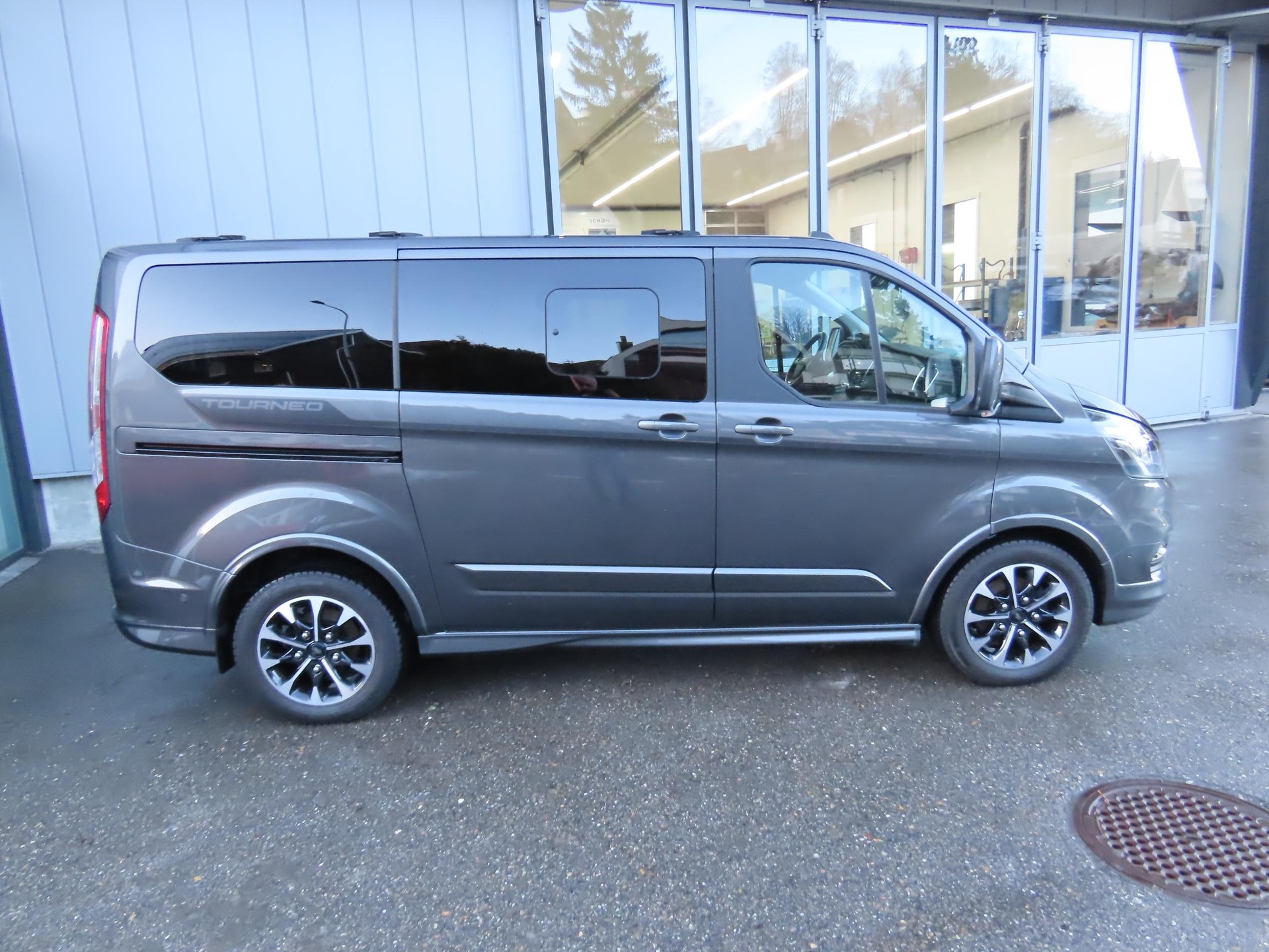 FORD Tourneo C Bus 320 L1 2.0 TDCi 185 Sport-showroom-element-3