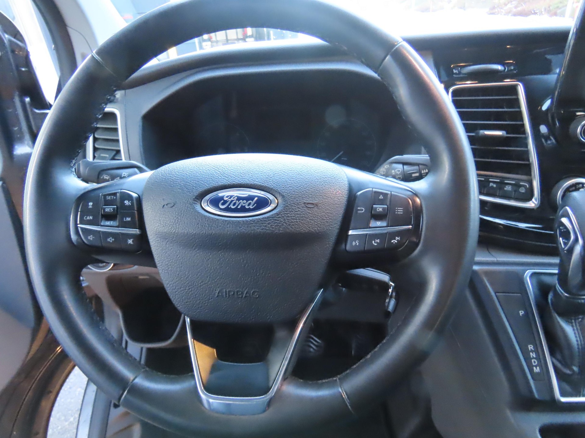 FORD Tourneo C Bus 320 L1 2.0 TDCi 185 Sport-image-9