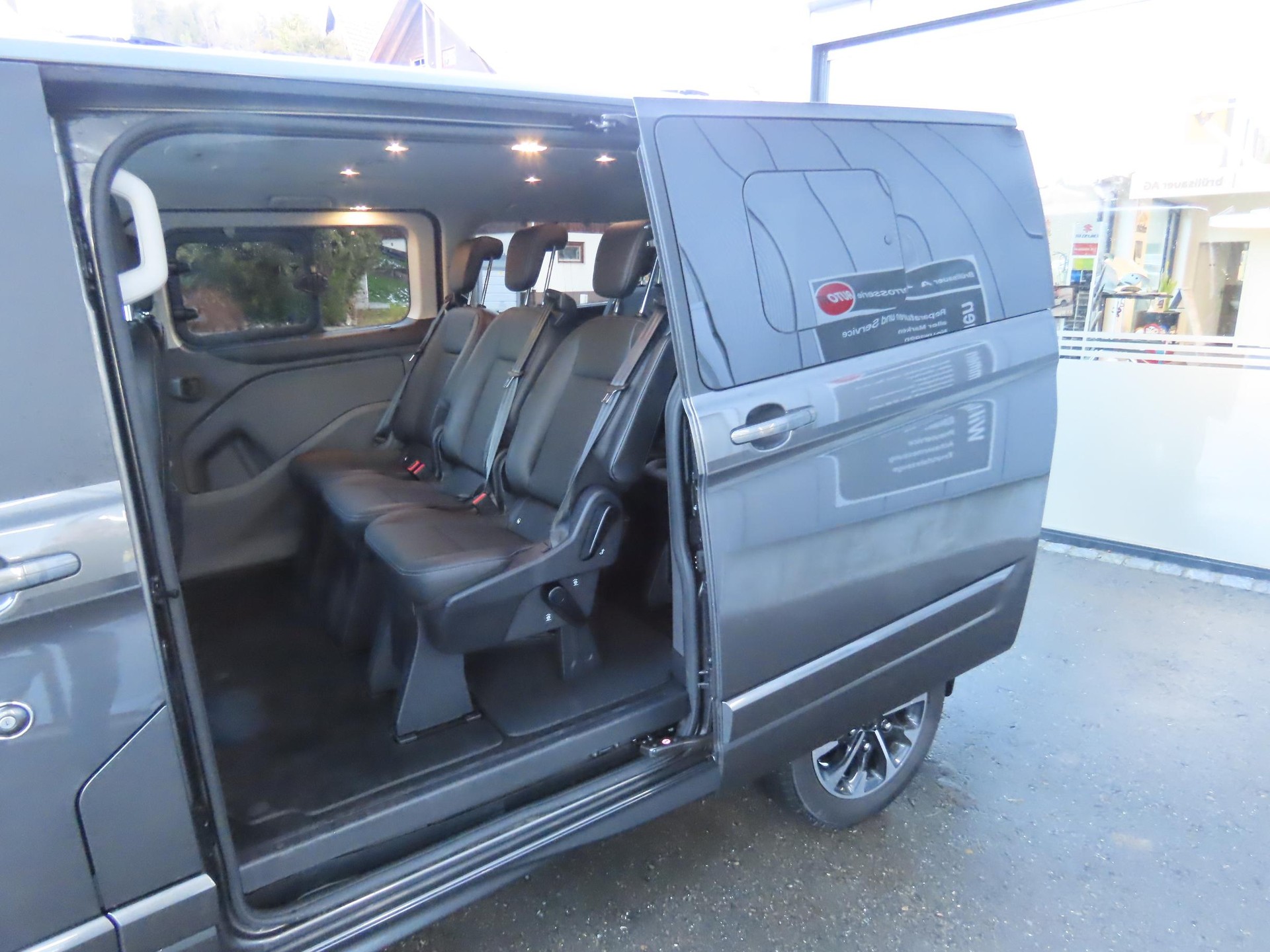 FORD Tourneo C Bus 320 L1 2.0 TDCi 185 Sport-image-5