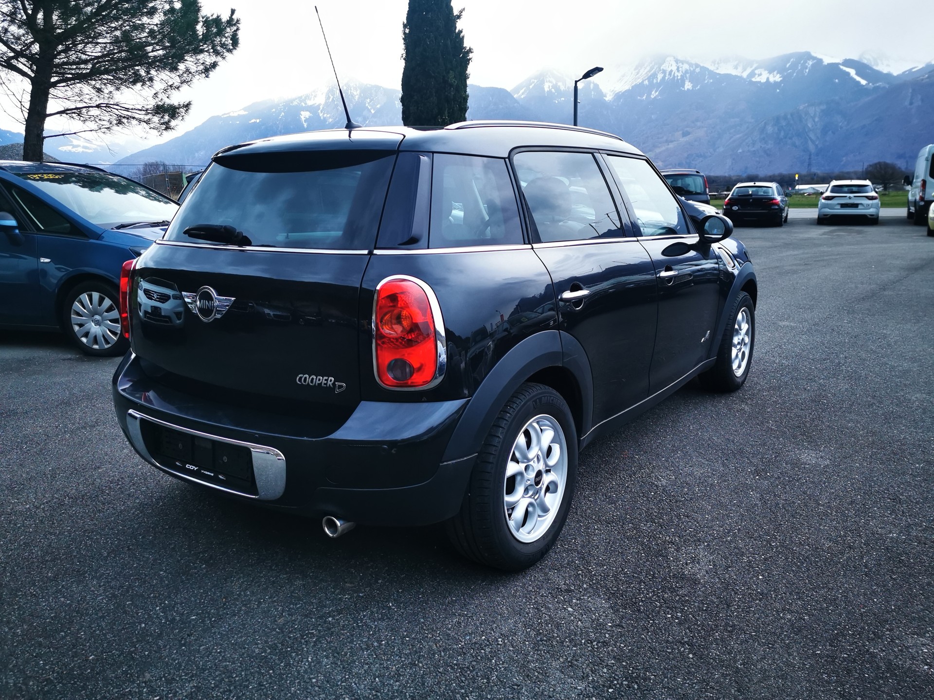 MINI Countryman Cooper D ALL4-image-4