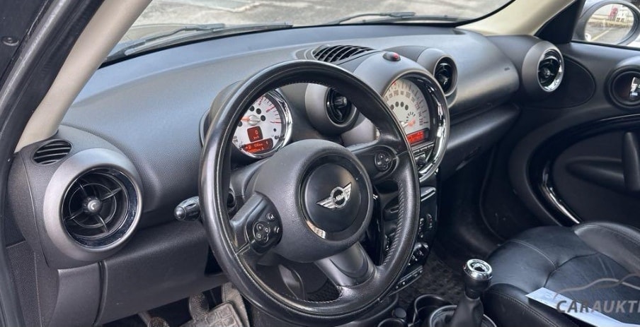 MINI Countryman Cooper D ALL4-image-8
