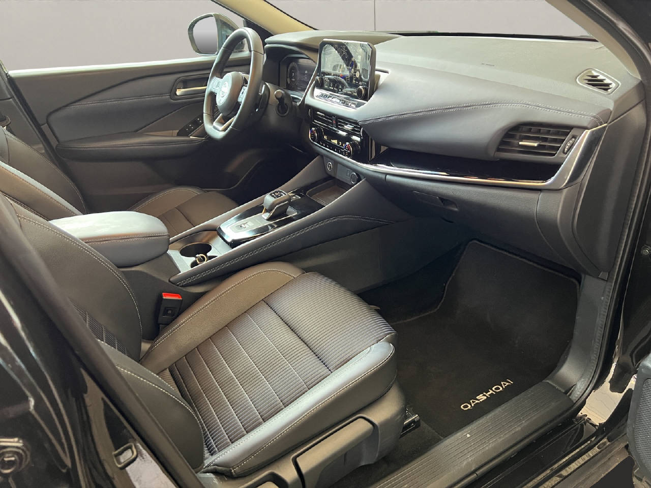 NISSAN Qashqai 1.3 DIG-T 158 N-Connecta-image-11