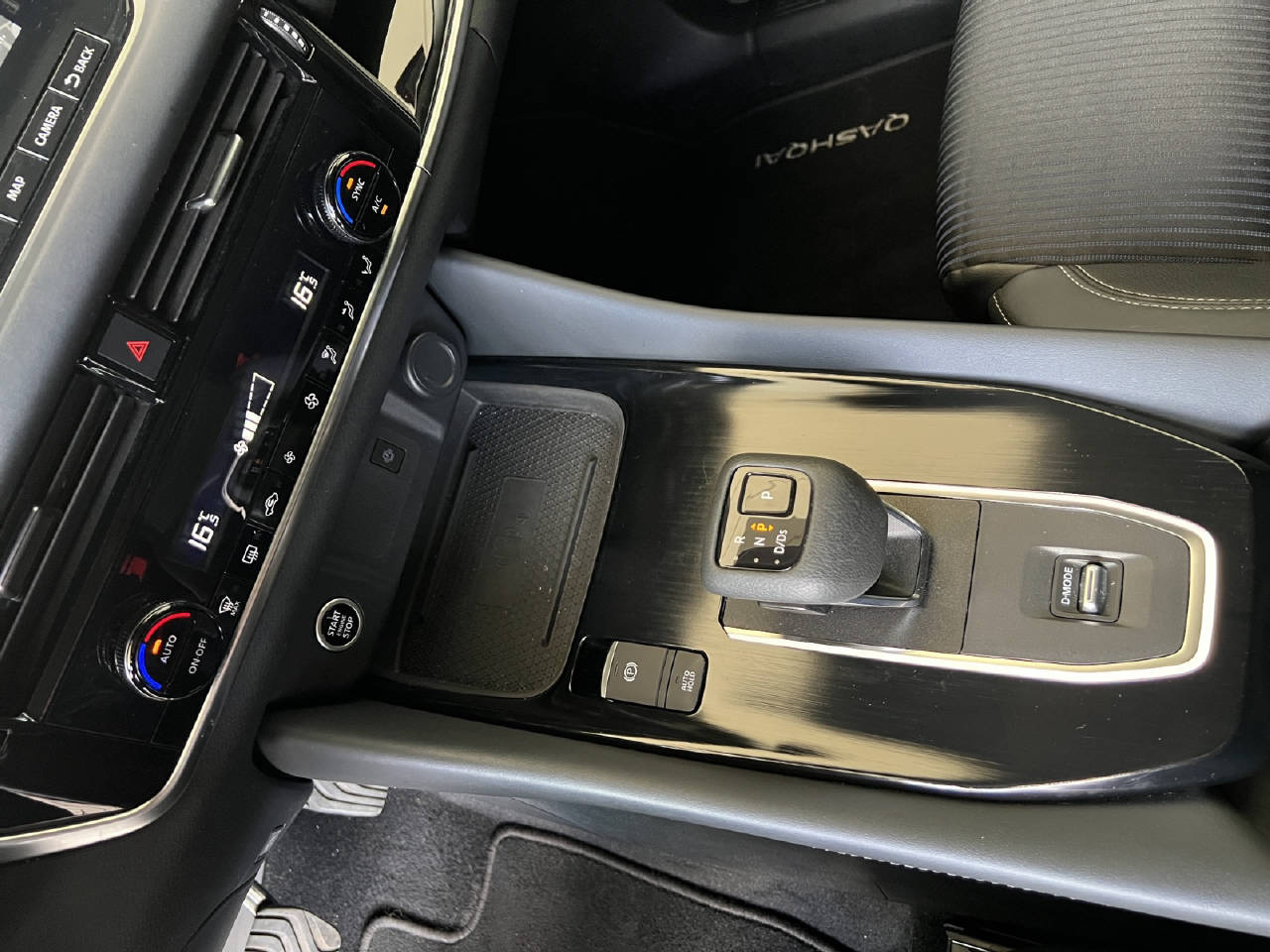 NISSAN Qashqai 1.3 DIG-T 158 N-Connecta-image-17