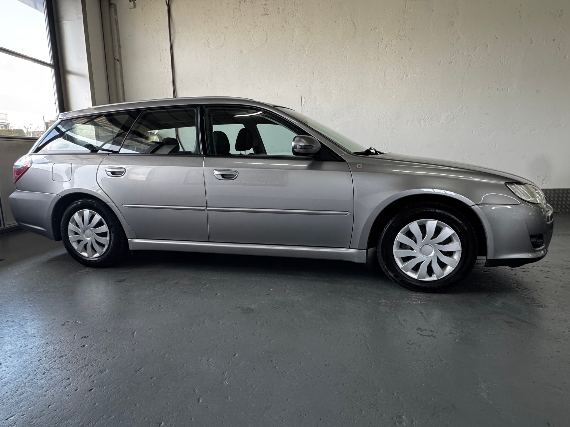 SUBARU Legacy 2.0R AWD Swiss Automatic-image-6