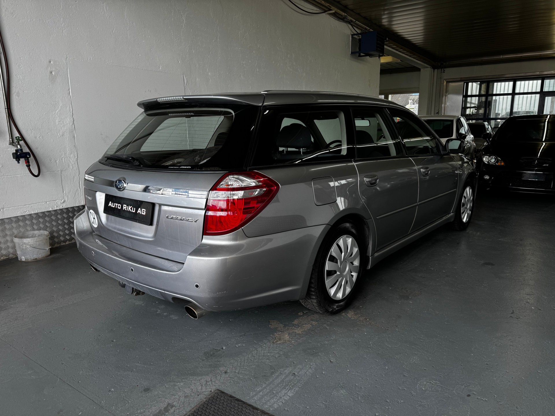 SUBARU Legacy 2.0R AWD Swiss Automatic-image-8
