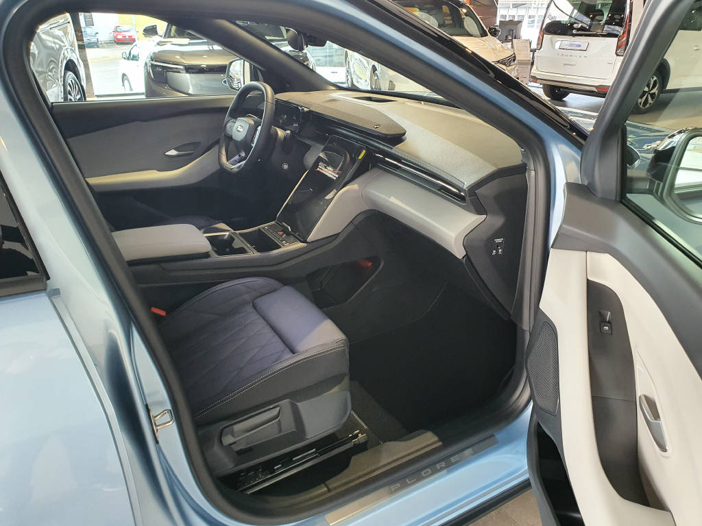 FORD Explorer Extended Range Premium AWD-image-9