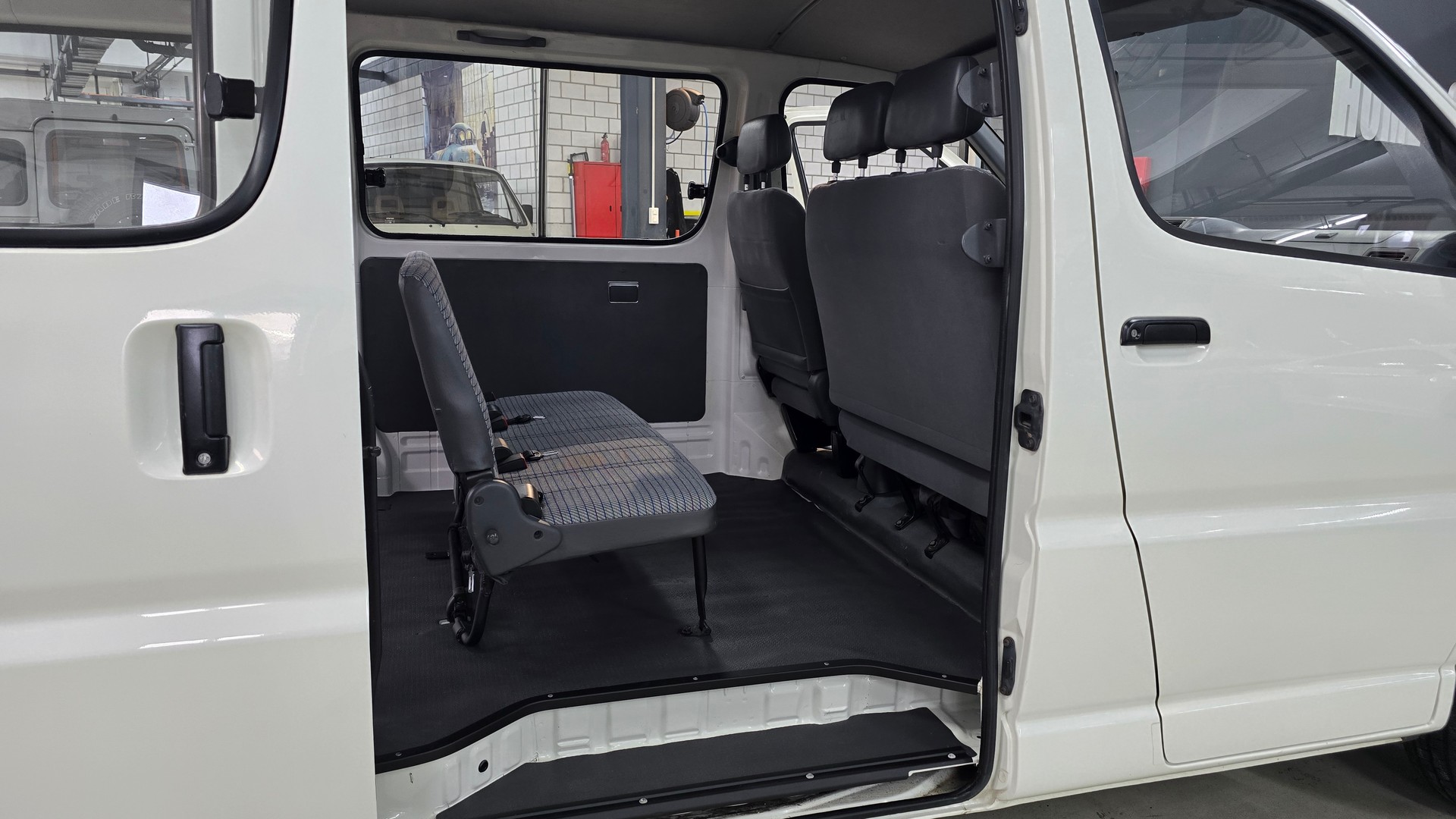 TOYOTA Hiace 2.4 Kombi RCH12-image-24