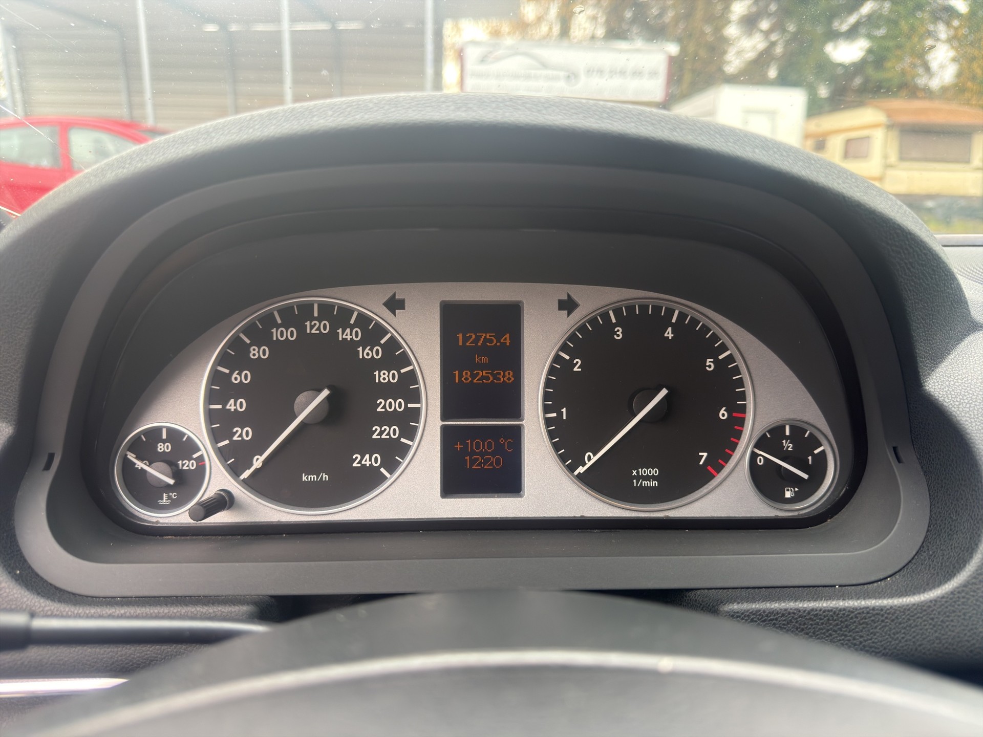 MERCEDES-BENZ B 200-image-18