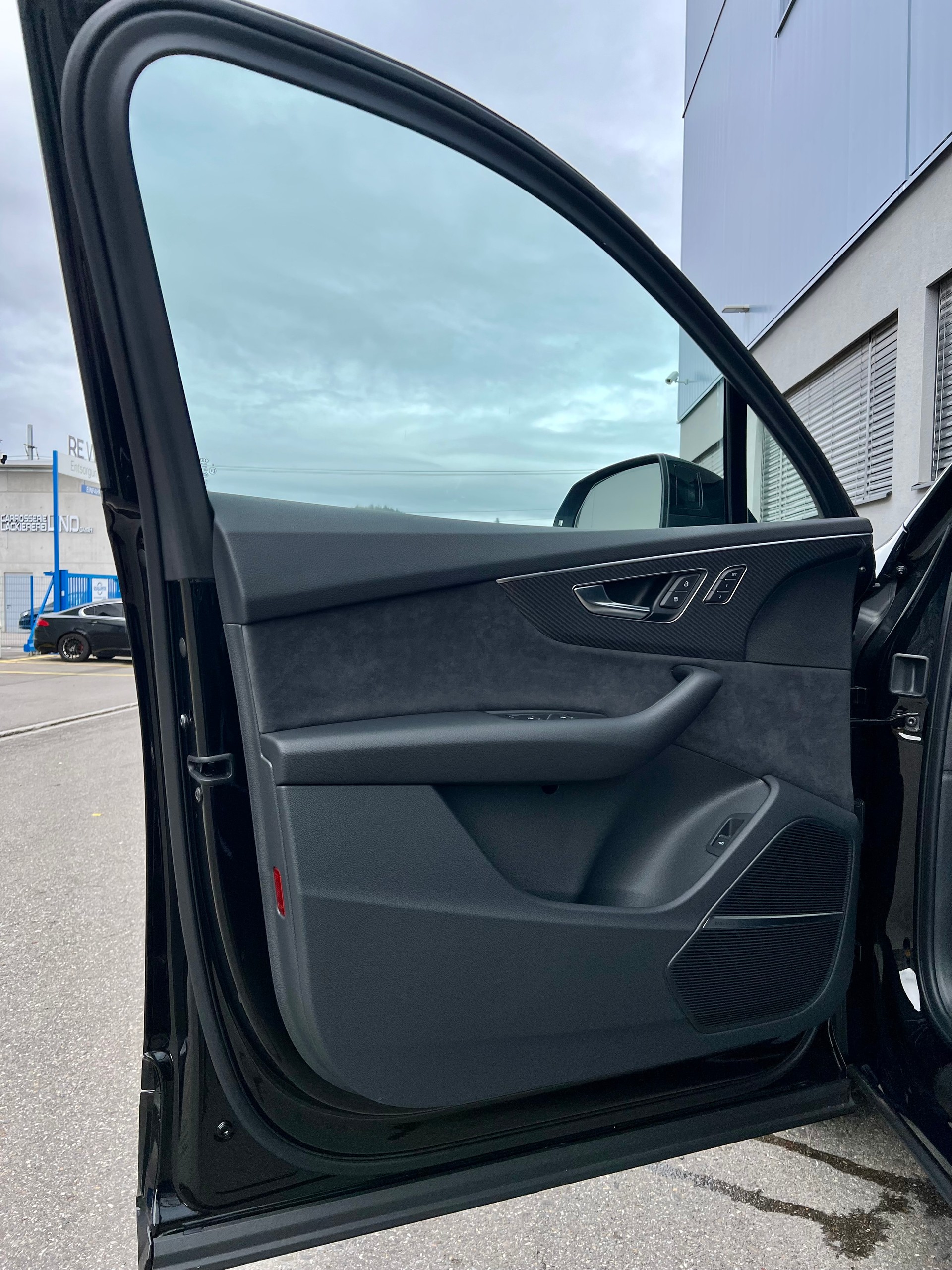 AUDI SQ7 TFSI quattro tiptronic-image-8