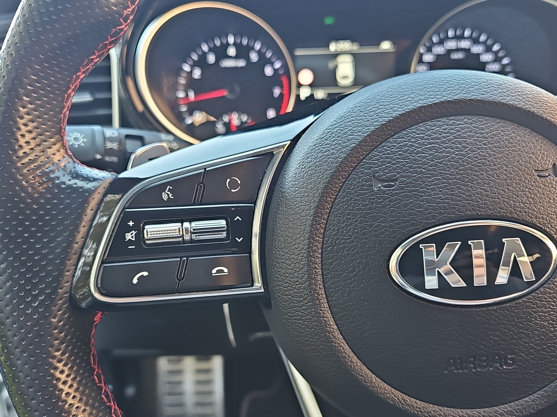 KIA ProCeed 1.6 T-GDi GT DCT-image-15