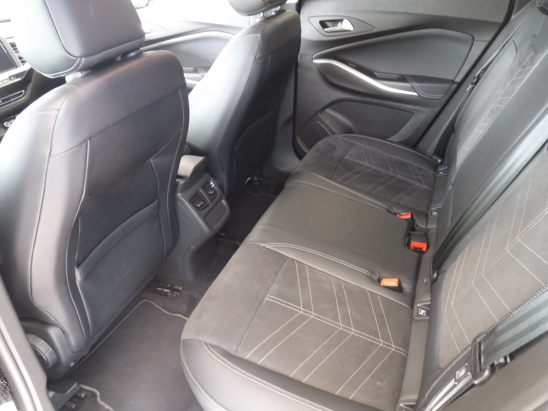 OPEL Grandland 1.2i TP Elegance Automatik-image-6