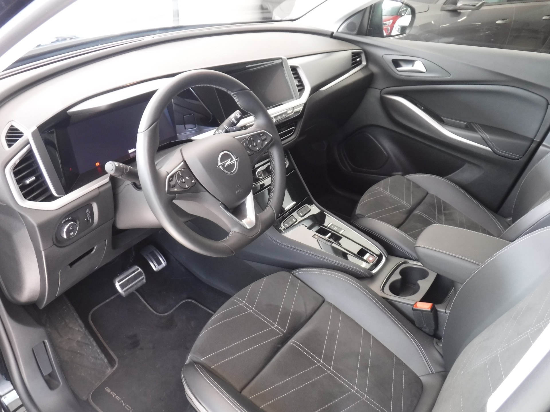 OPEL Grandland 1.2i TP Elegance Automatik-image-3