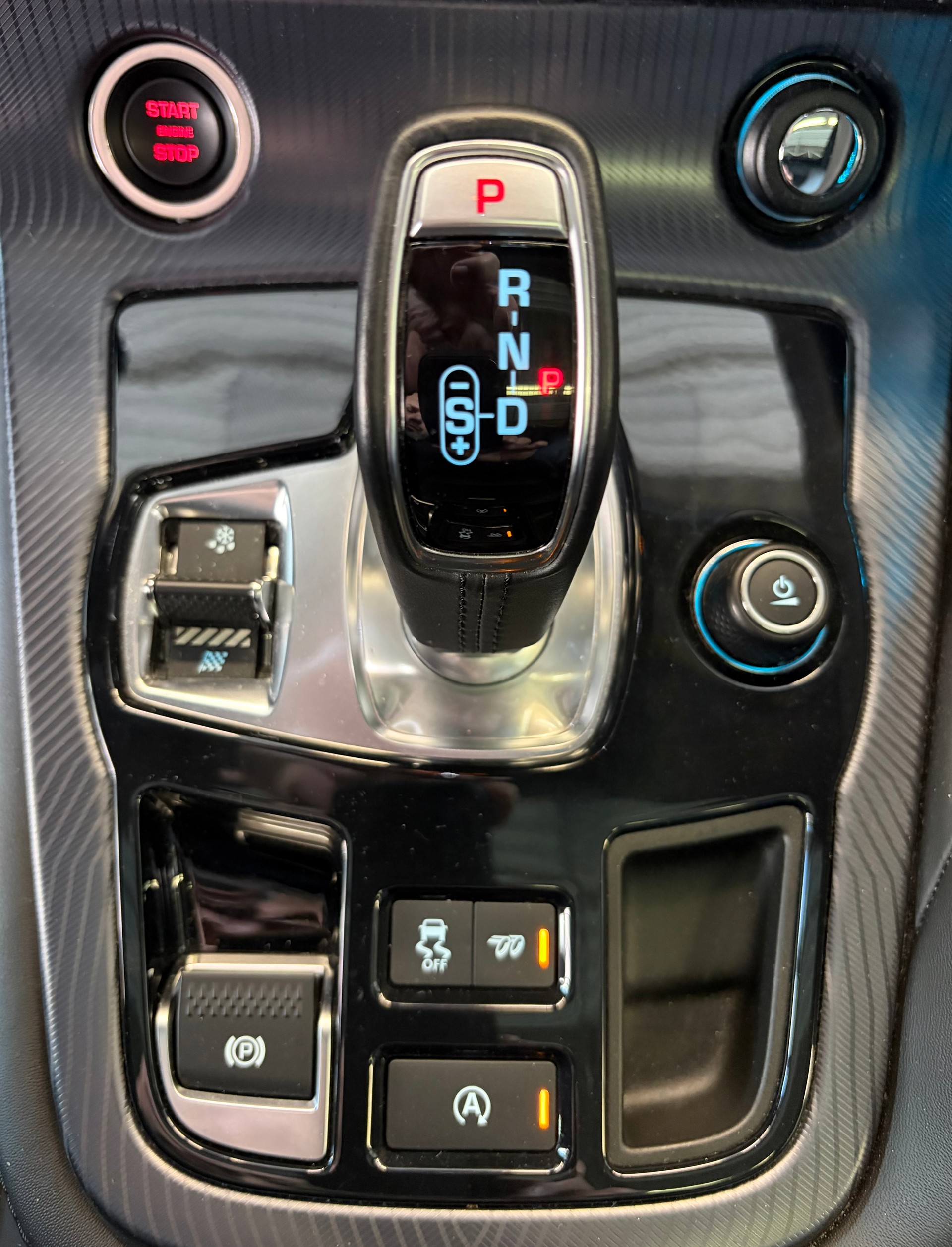 JAGUAR F-Type Coupé 2.0 I4 R-Dynamic Automatik | Panorama Glas | ALL BLACK | Heckspoiler |-image-18
