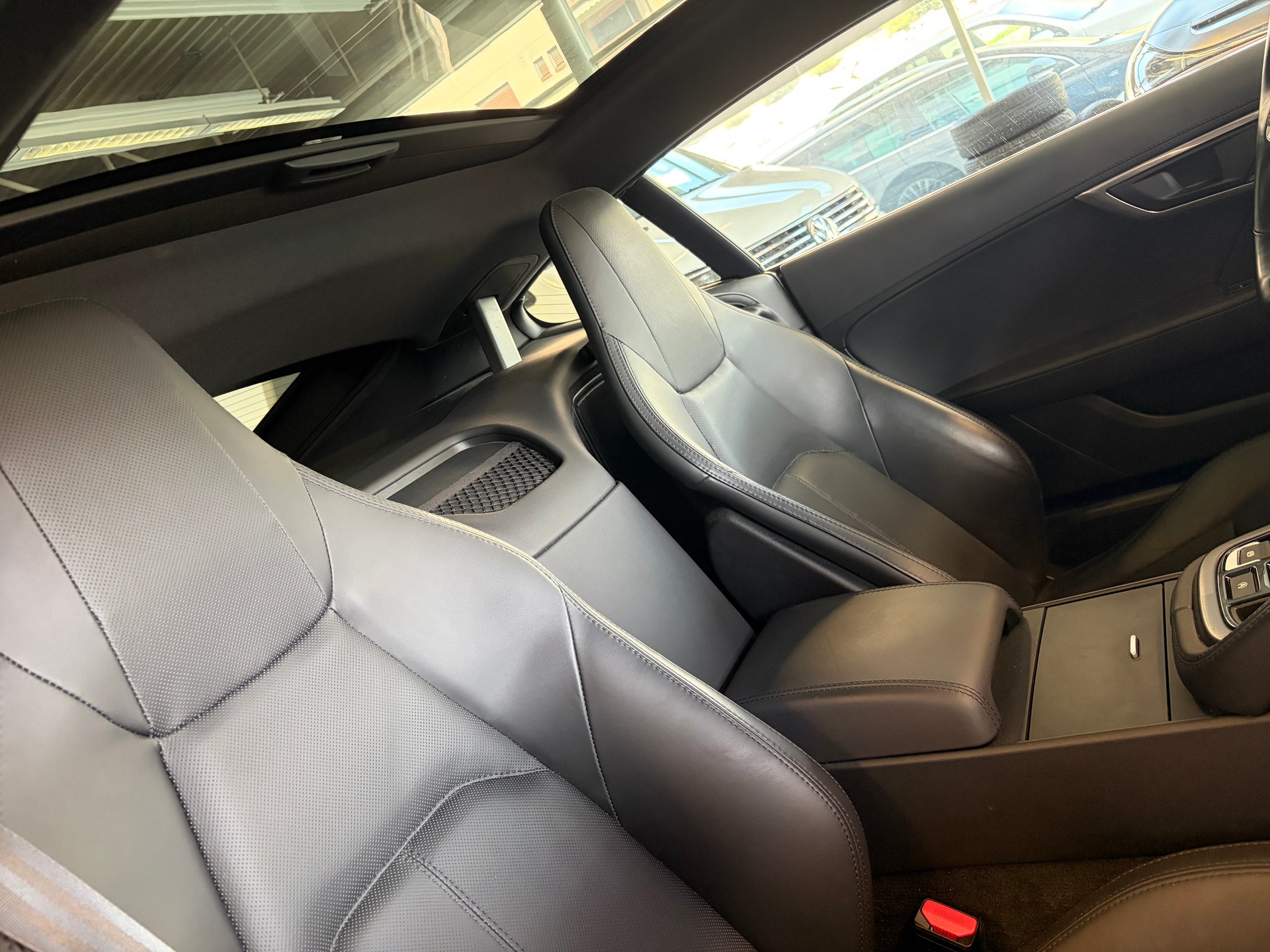 JAGUAR F-Type Coupé 2.0 I4 R-Dynamic Automatik | Panorama Glas | ALL BLACK | Heckspoiler |-image-27