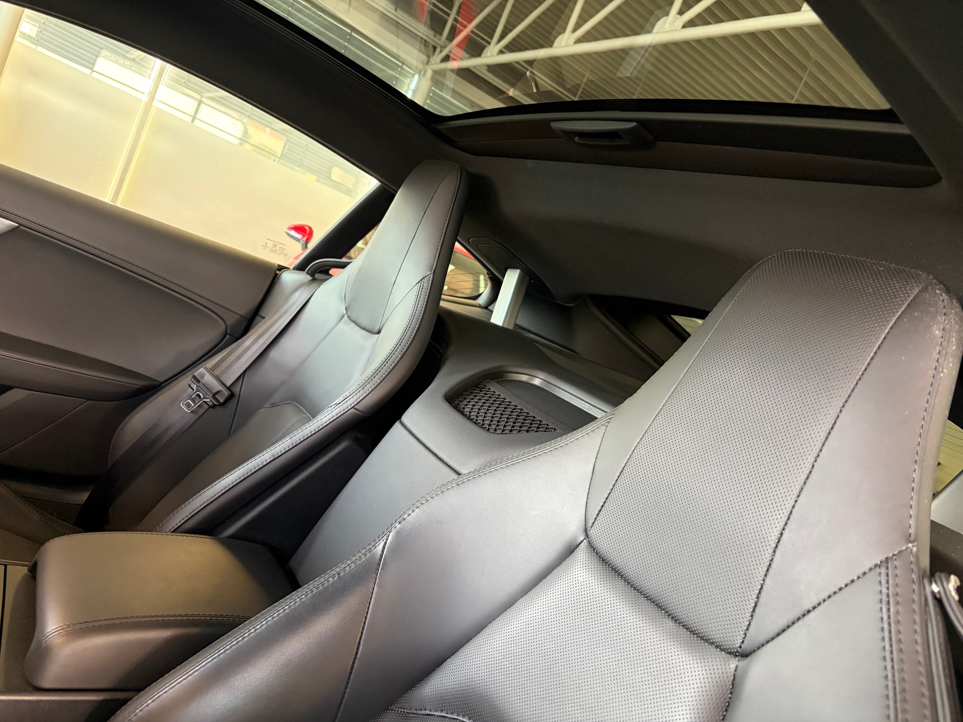 JAGUAR F-Type Coupé 2.0 I4 R-Dynamic Automatik | Panorama Glas | ALL BLACK | Heckspoiler |-image-12