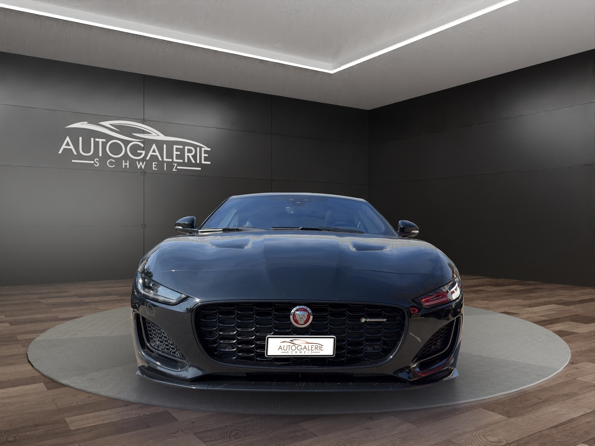 JAGUAR F-Type Coupé 2.0 I4 R-Dynamic Automatik | Panorama Glas | ALL BLACK | Heckspoiler |-image-6