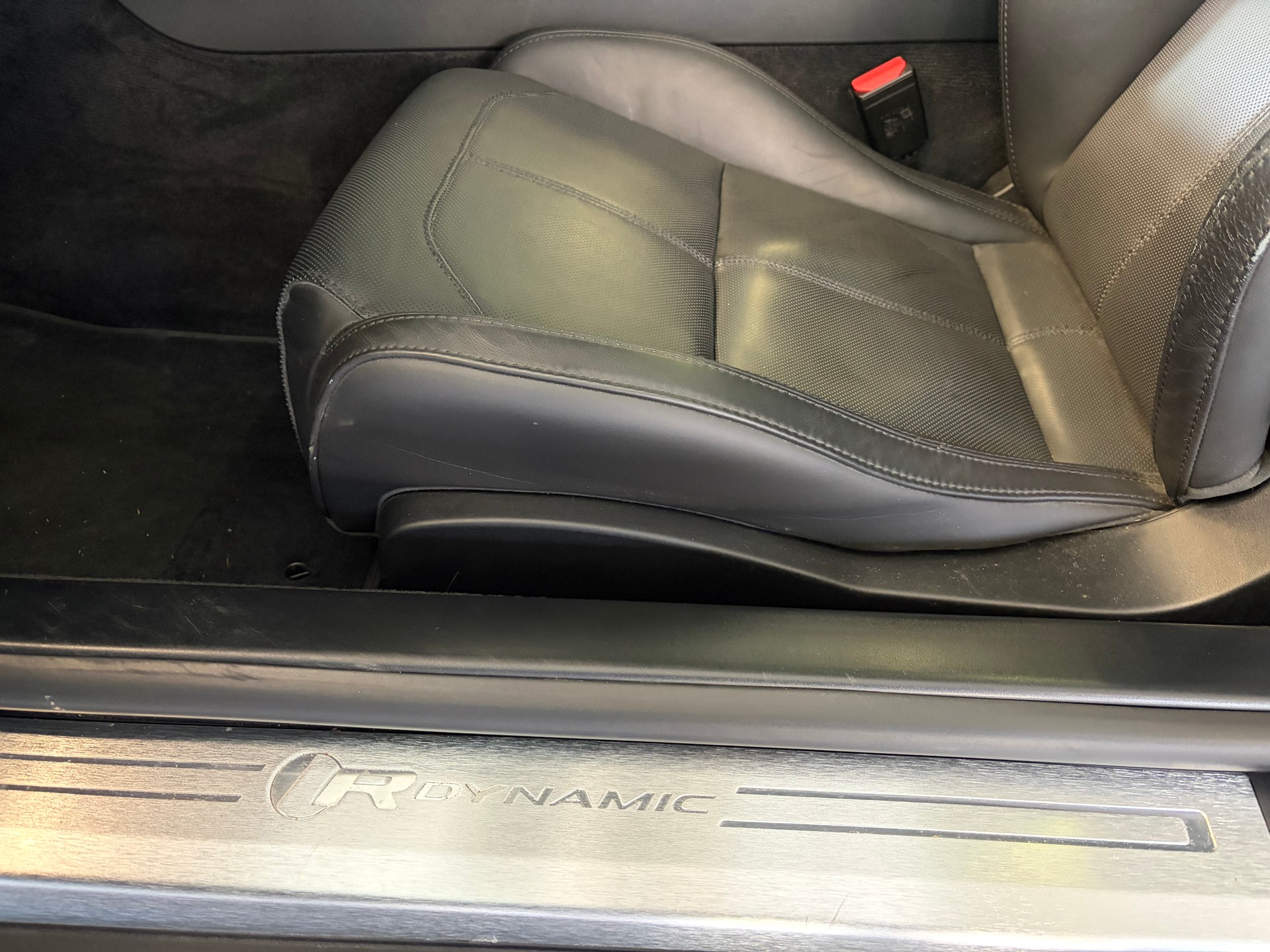 JAGUAR F-Type Coupé 2.0 I4 R-Dynamic Automatik | Panorama Glas | ALL BLACK | Heckspoiler |-image-19