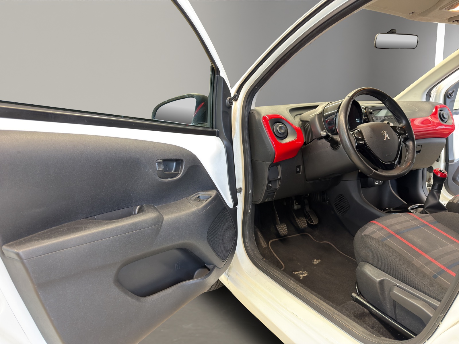 PEUGEOT 108 1.2 VTi Active-image-6