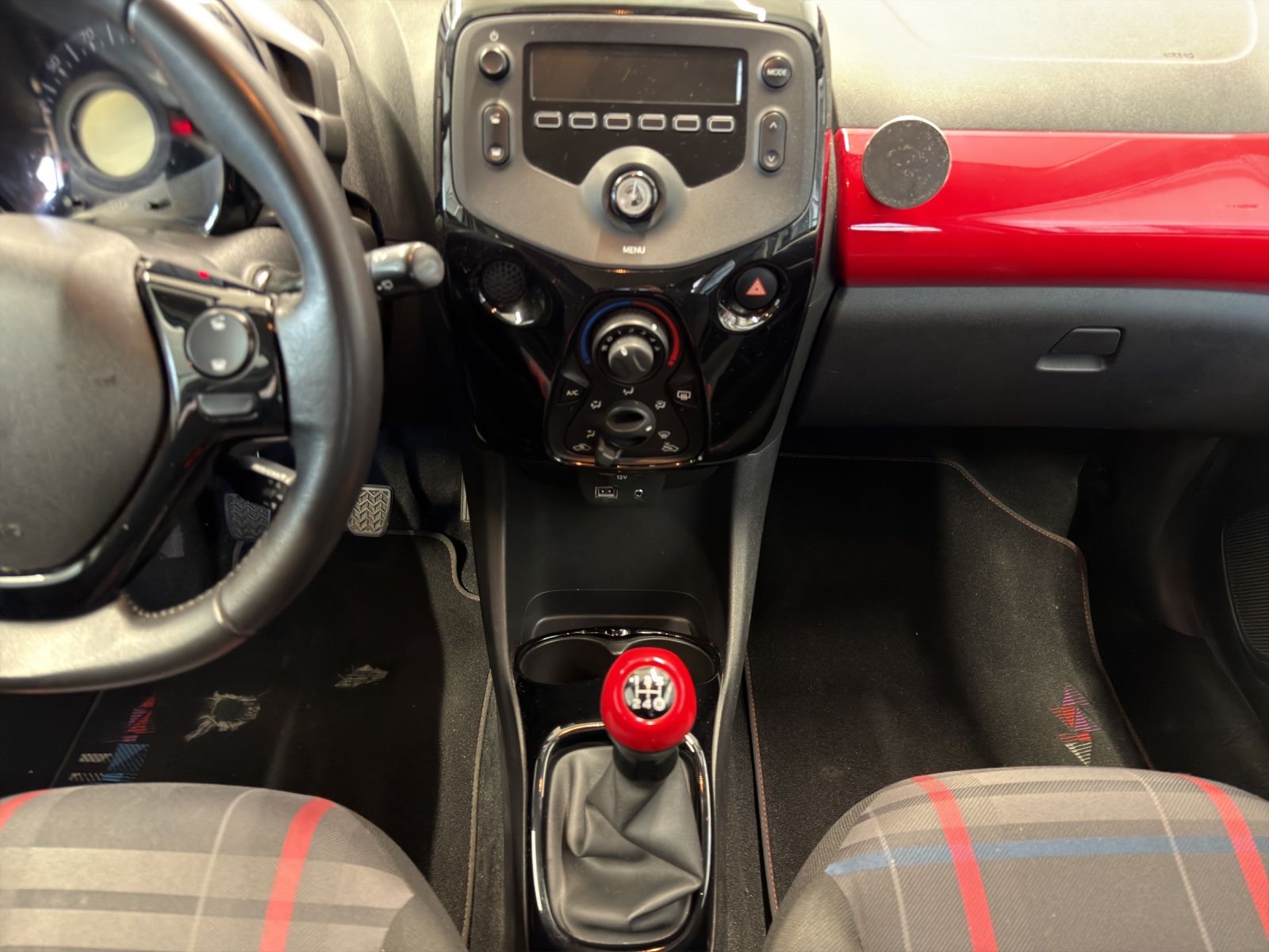 PEUGEOT 108 1.2 VTi Active-image-13