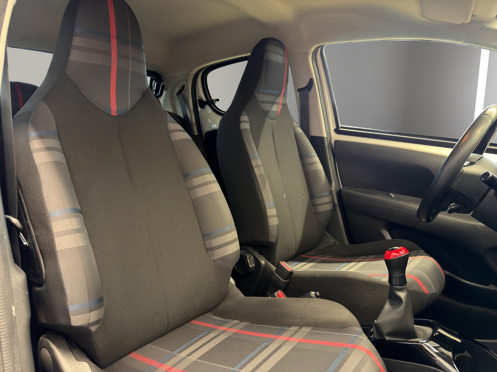 PEUGEOT 108 1.2 VTi Active-image-12