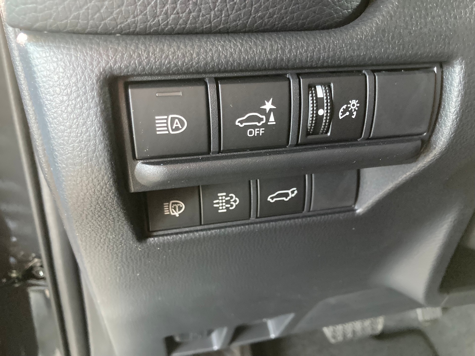 TOYOTA Land Cruiser 2.8TD Invincible-image-10