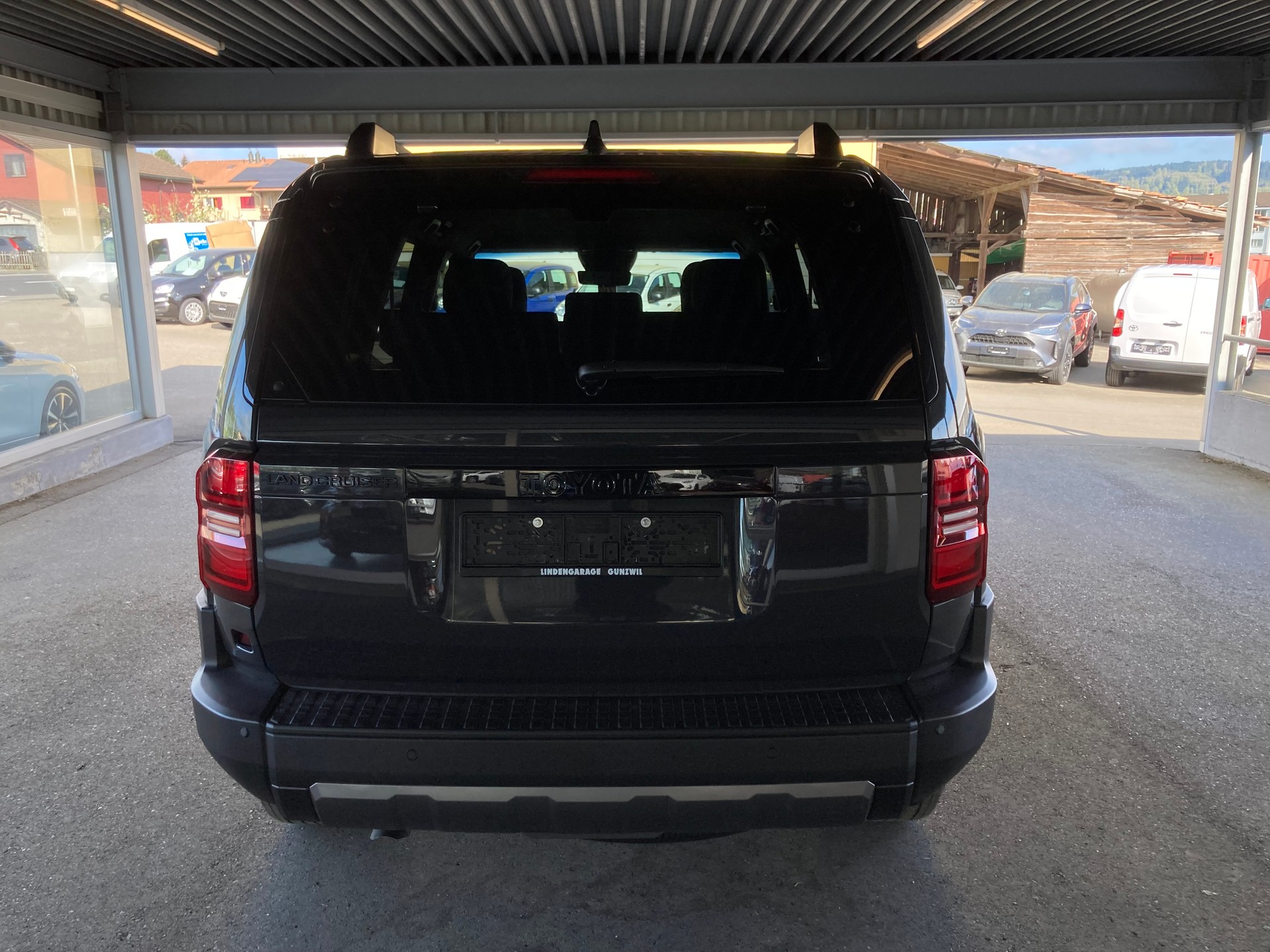 TOYOTA Land Cruiser 2.8TD Invincible-image-5
