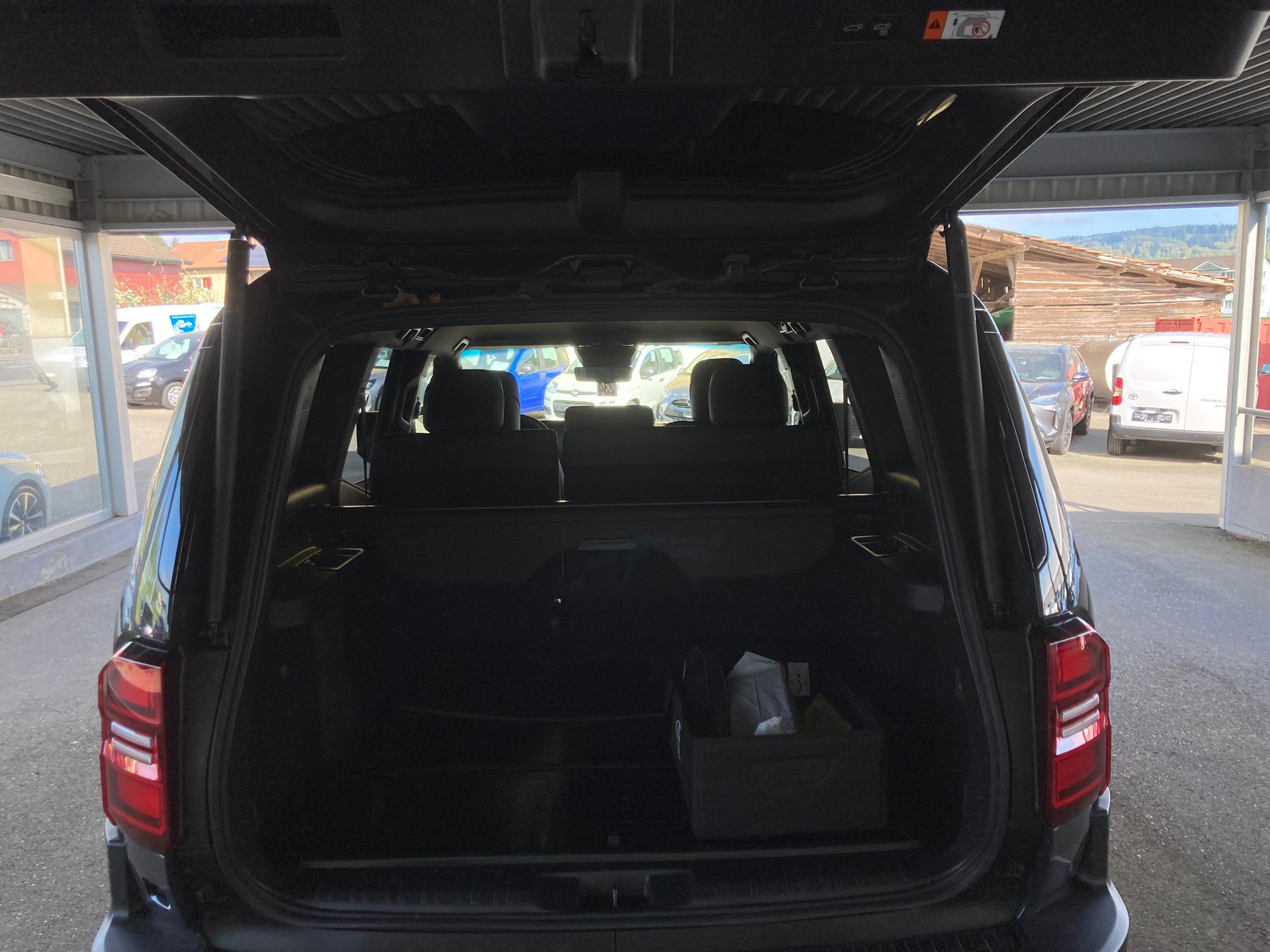 TOYOTA Land Cruiser 2.8TD Invincible-image-8