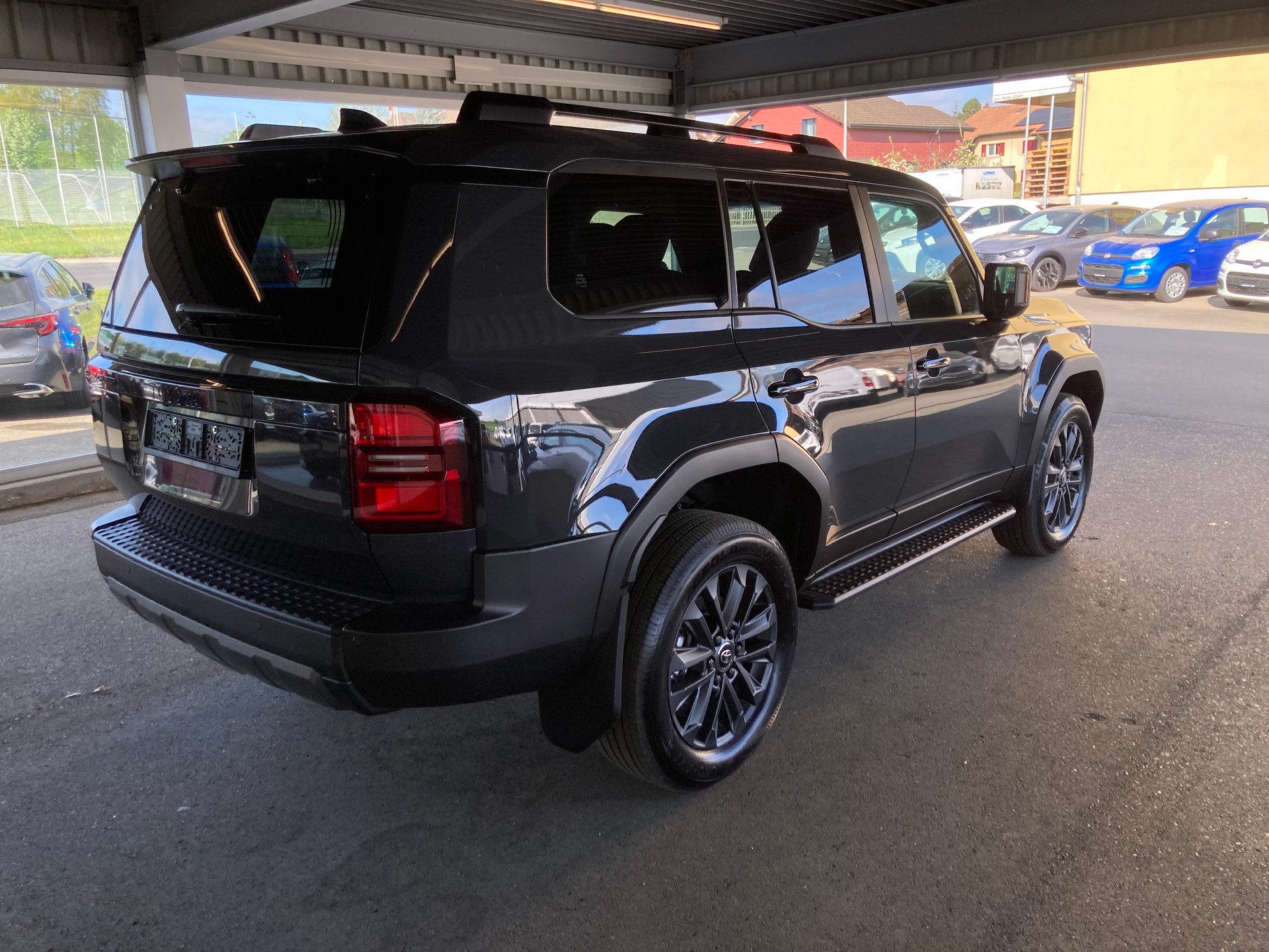 TOYOTA Land Cruiser 2.8TD Invincible-image-4