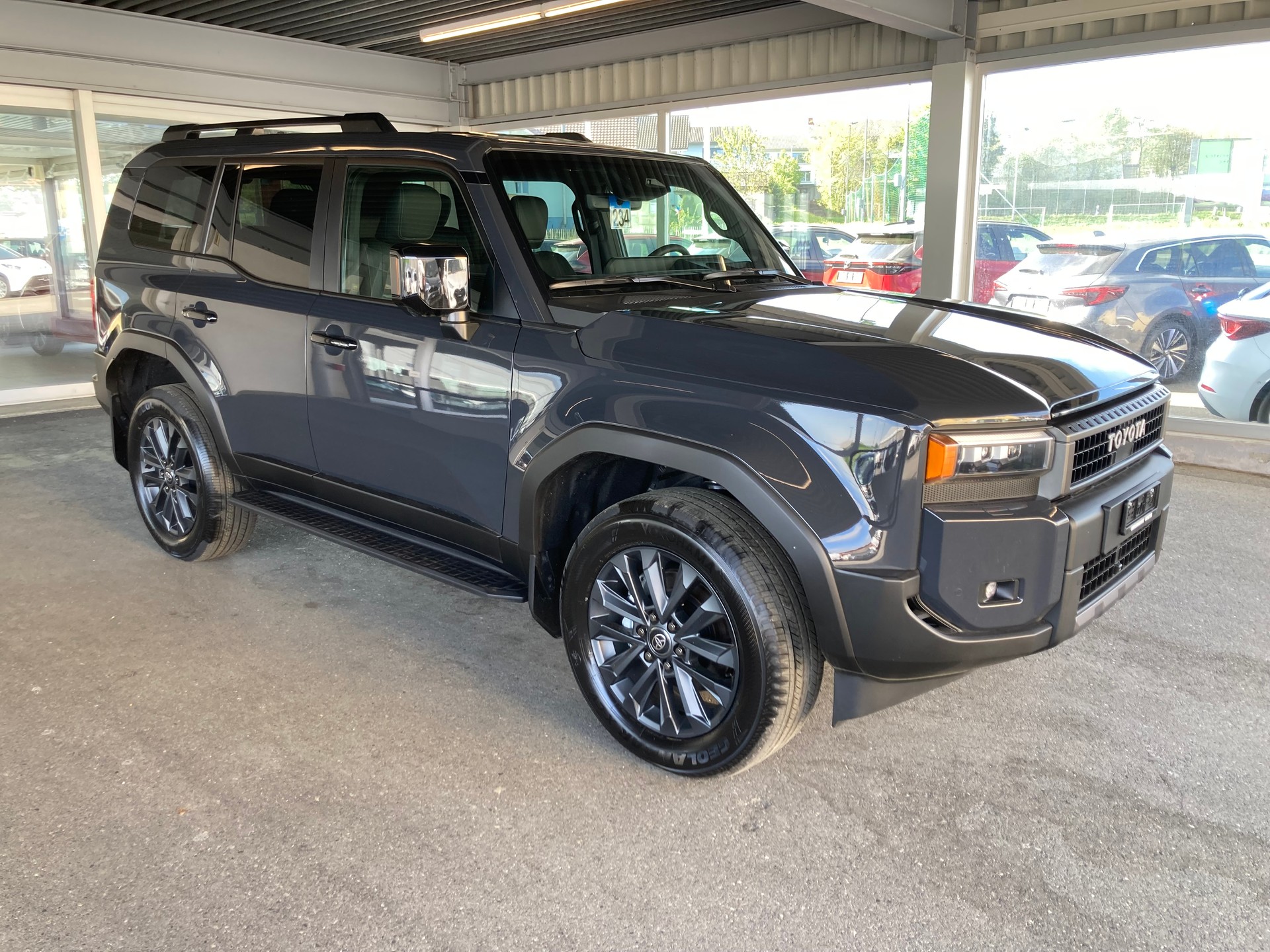 TOYOTA Land Cruiser 2.8TD Invincible-image-2