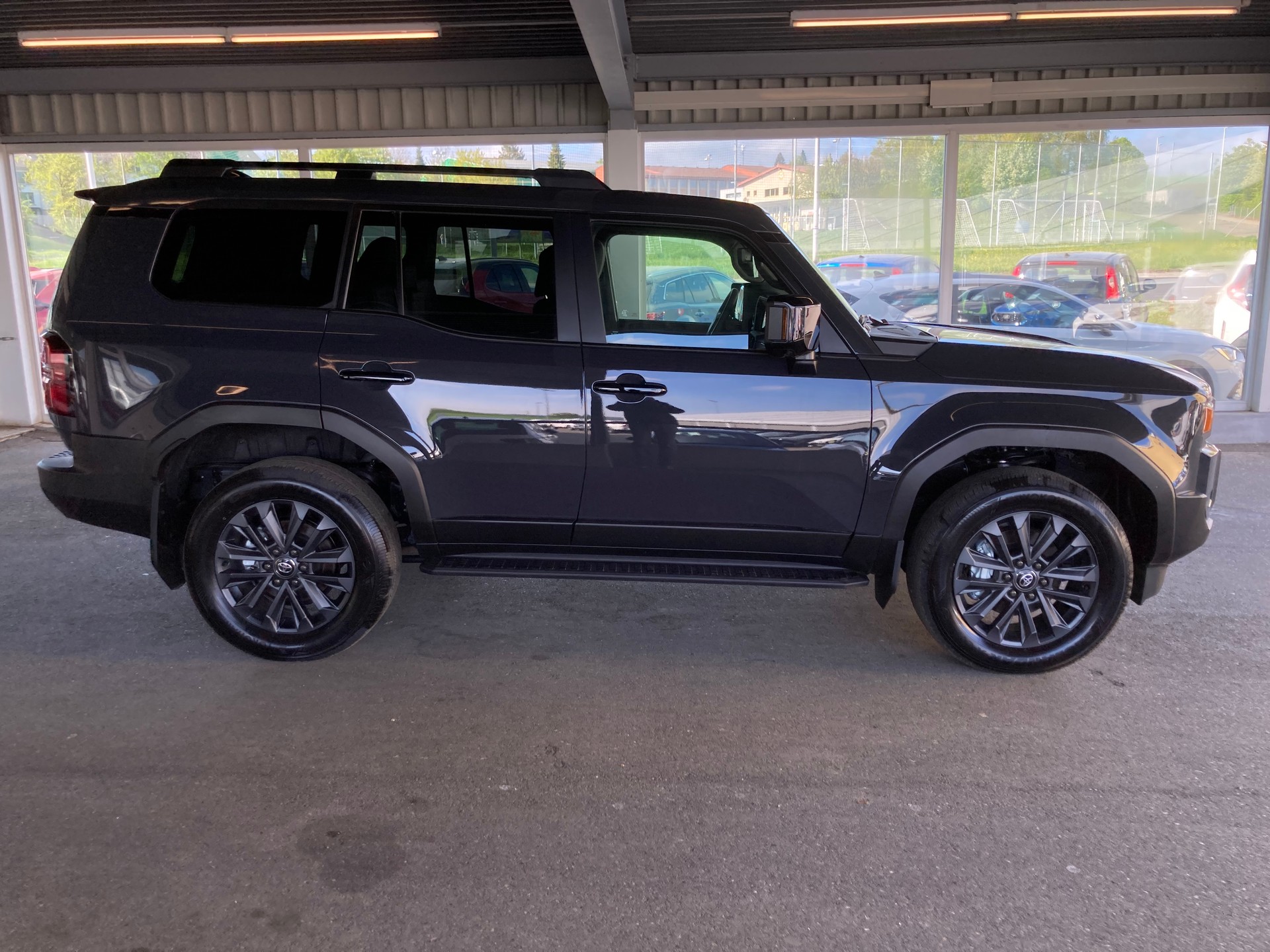 TOYOTA Land Cruiser 2.8TD Invincible-image-3