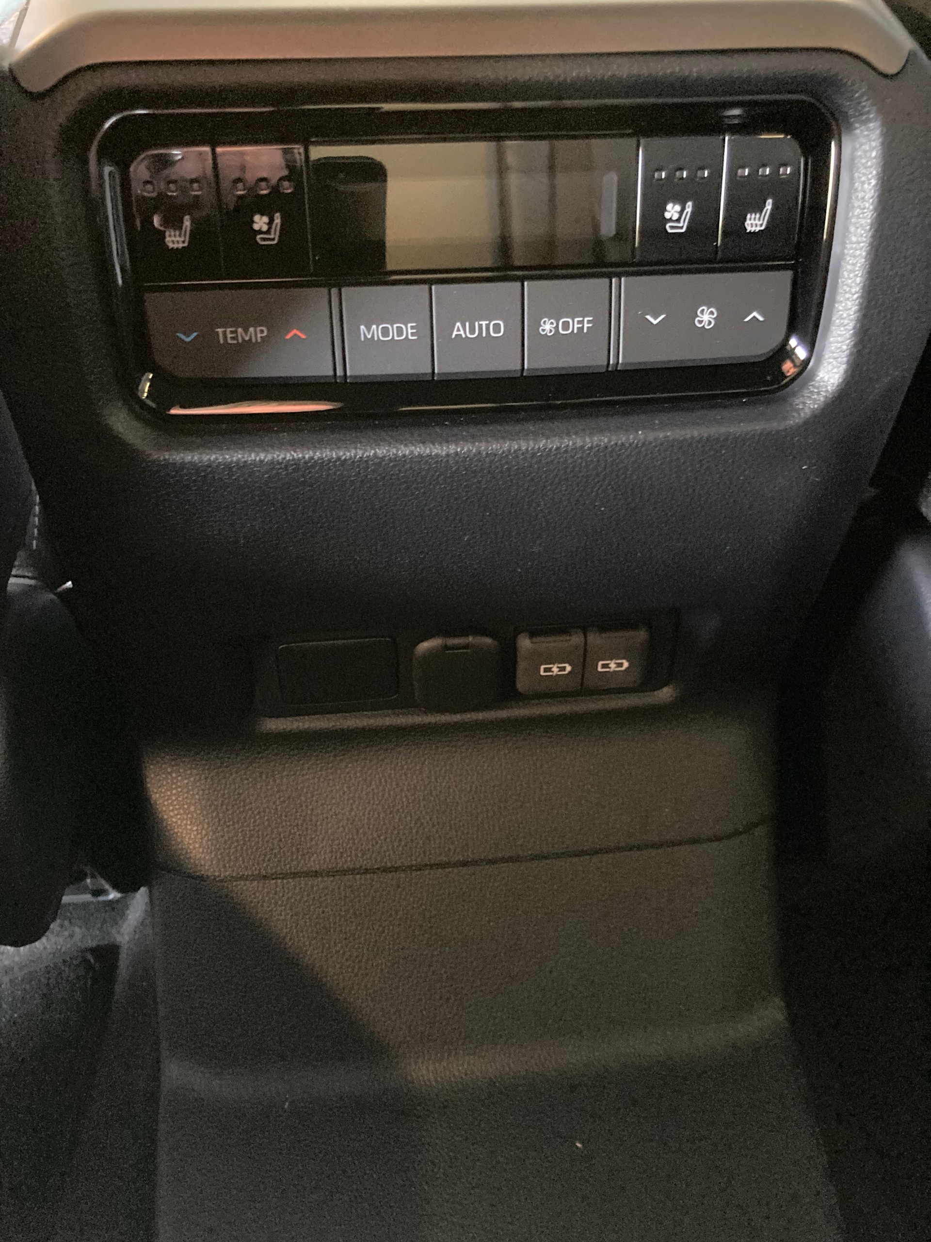 TOYOTA Land Cruiser 2.8TD Invincible-image-13