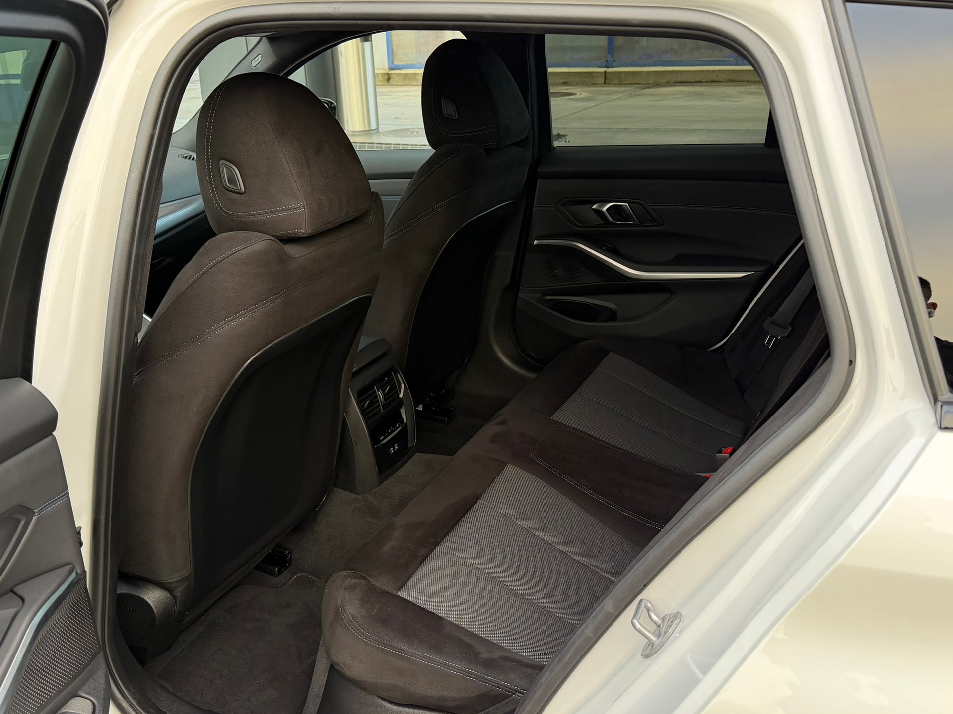 BMW 330i Touring xDrive Steptronic M Sport *Elektr. Anhängerkupplung***Shadow-Line**Live Cockpit**245PS**Modell 2025*-image-14