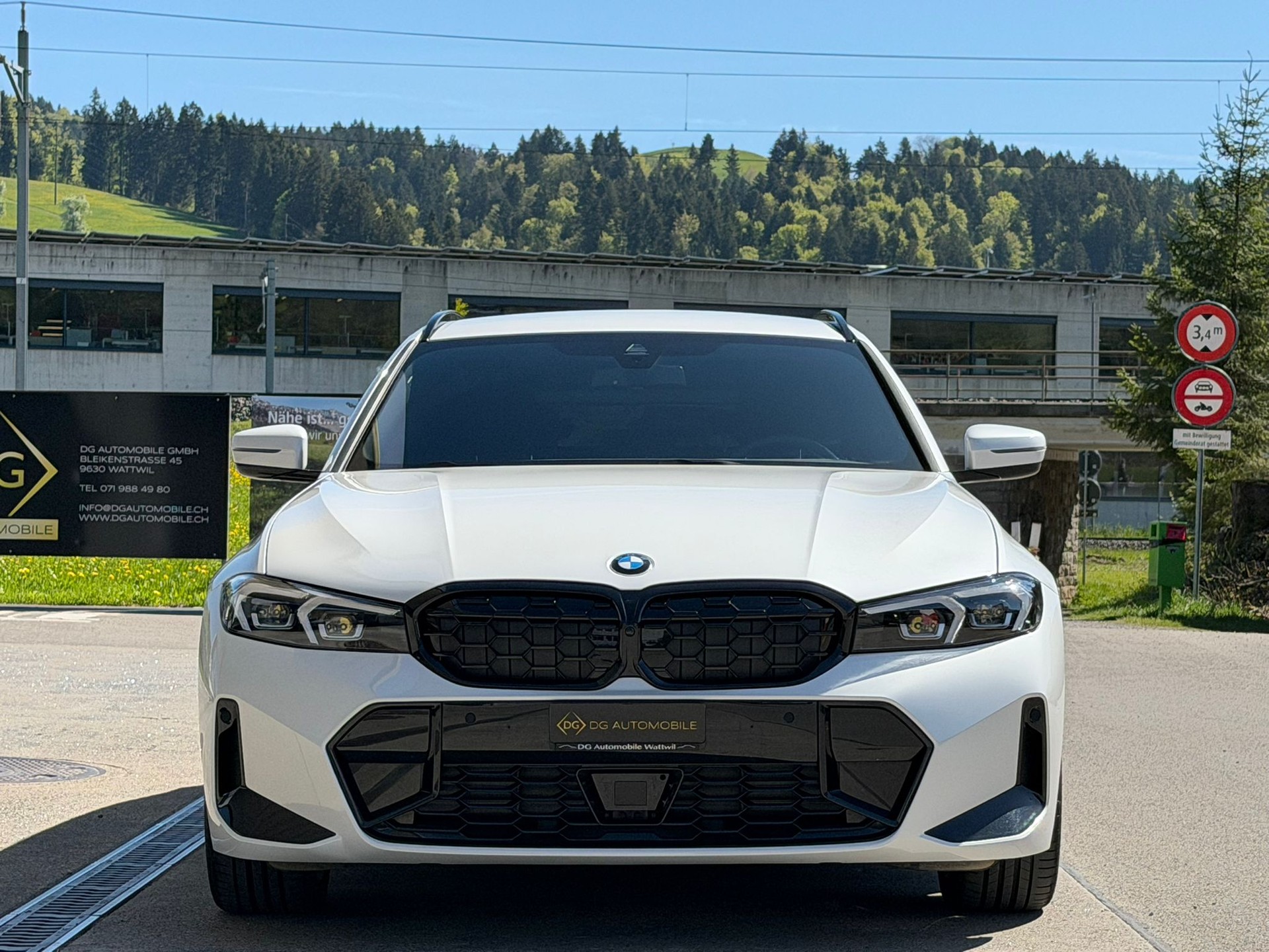 BMW 330i Touring xDrive Steptronic M Sport *Elektr. Anhängerkupplung***Shadow-Line**Live Cockpit**245PS**Modell 2025*-showroom-element-2