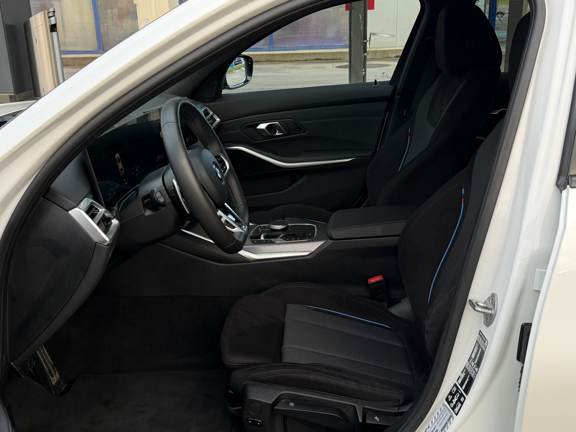 BMW 330i Touring xDrive Steptronic M Sport *Elektr. Anhängerkupplung***Shadow-Line**Live Cockpit**245PS**Modell 2025*-image-12