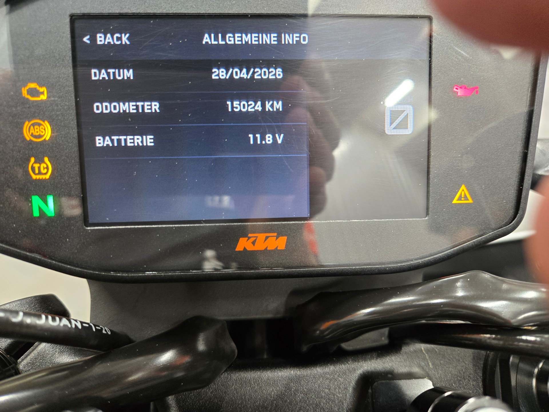 KTM 890 Duke R-image-2