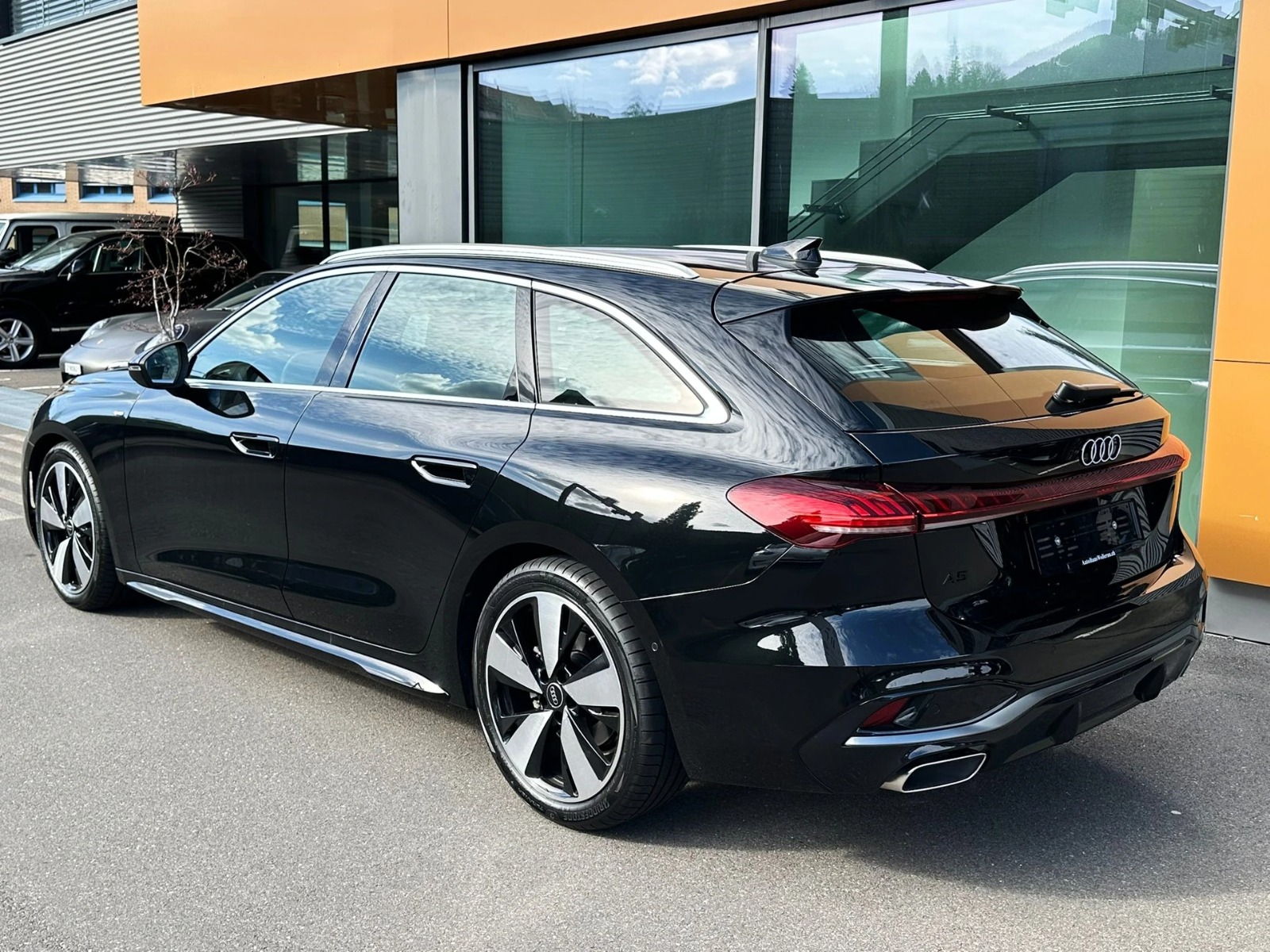 AUDI A5 Avant 2.0 TFSI S-Tronic S-Line ** NEUSTES MODELL**-showroom-element-1