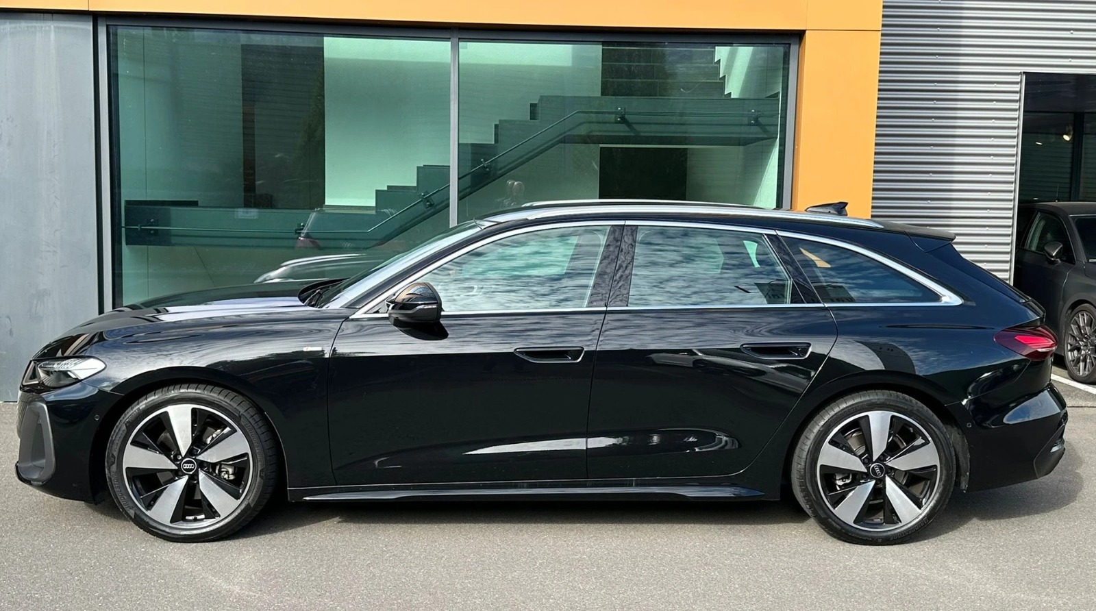 AUDI A5 Avant 2.0 TFSI S-Tronic S-Line ** NEUSTES MODELL**-showroom-element-2