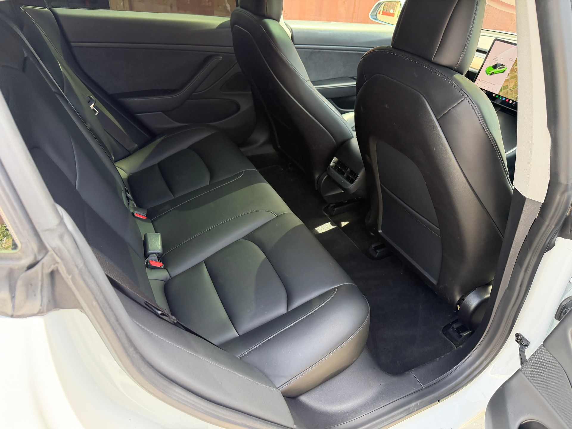 TESLA Model 3 Performance D-image-11