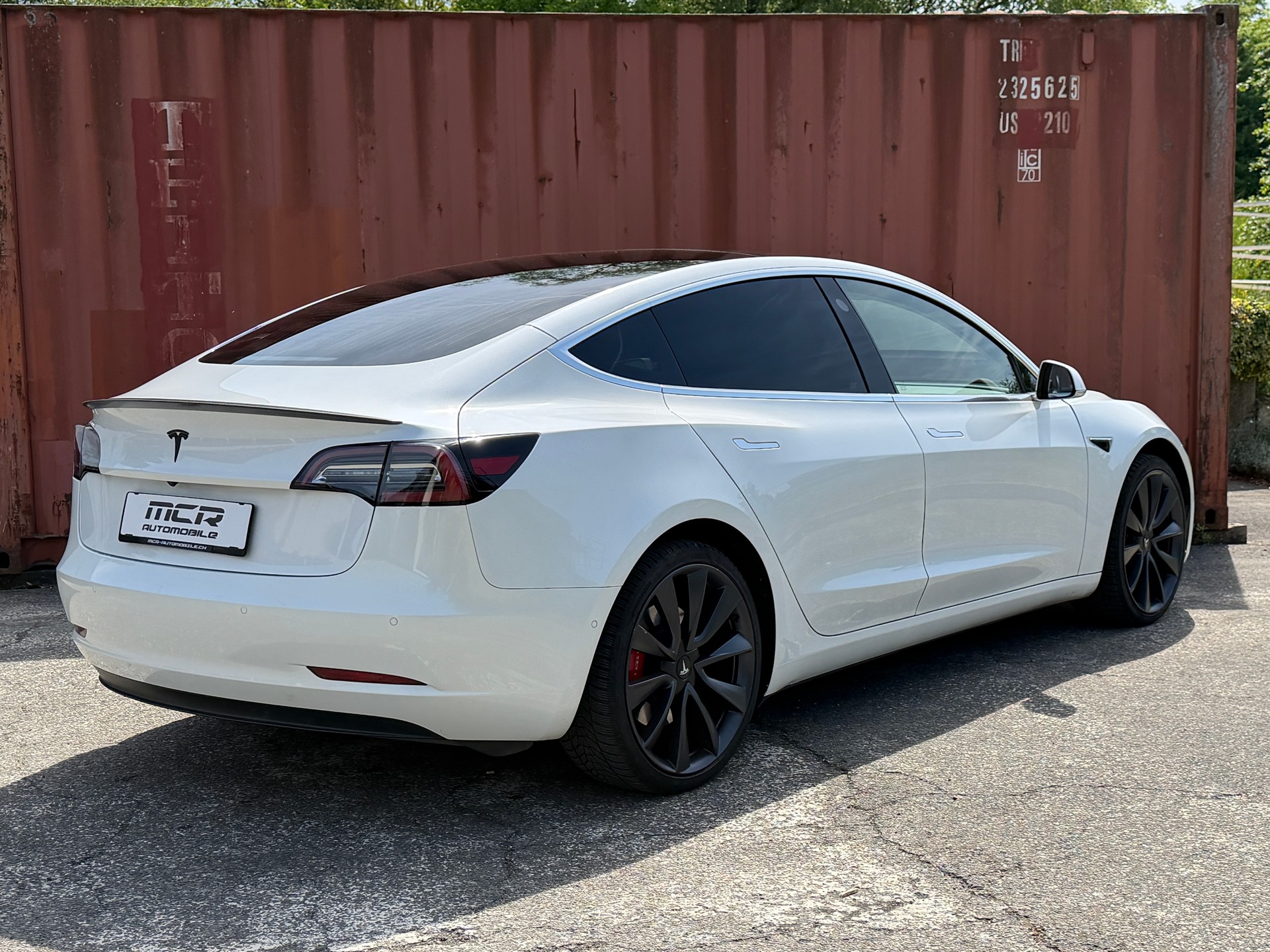 TESLA Model 3 Performance D-showroom-element-1