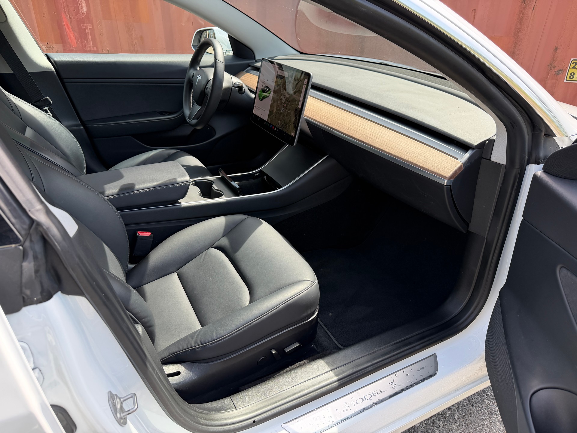 TESLA Model 3 Performance D-image-10