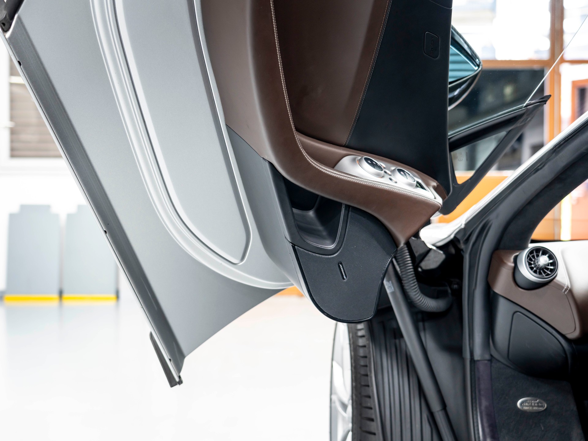 McLAREN MP4-12C Coupé 3.8 V8 SSG-image-29
