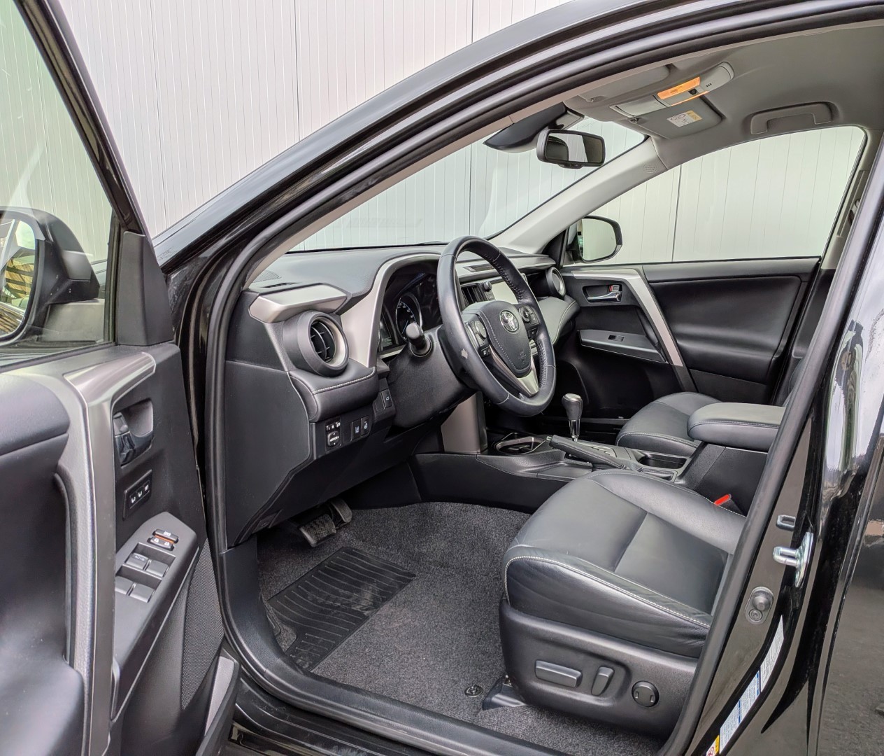 TOYOTA RAV-4 2.5 HSD Sol Premium e-CVT-showroom-element-1
