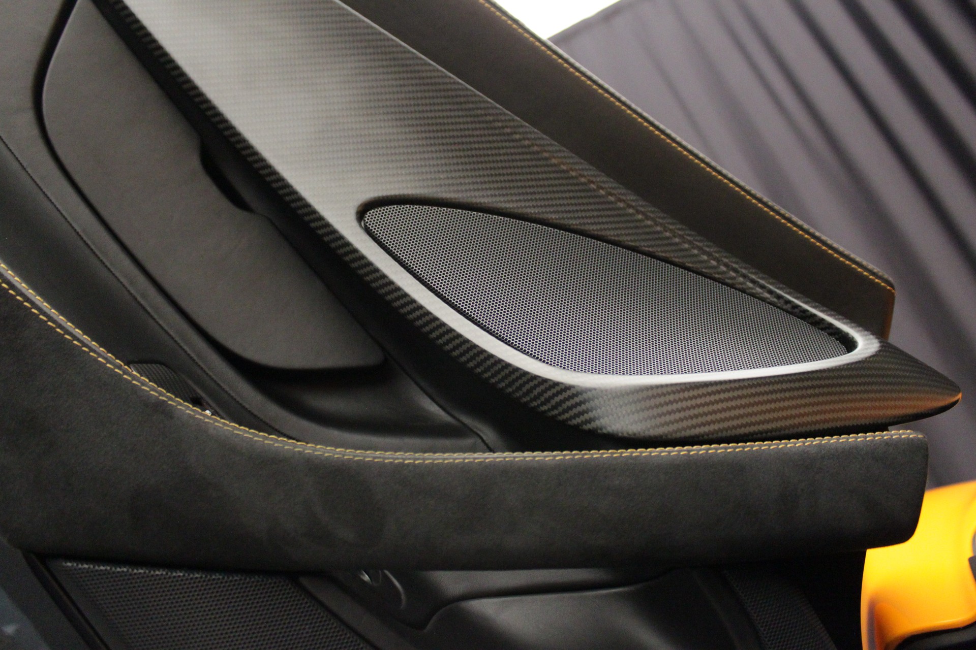 McLAREN 570S Coupé 3.8 V8 SSG-image-23