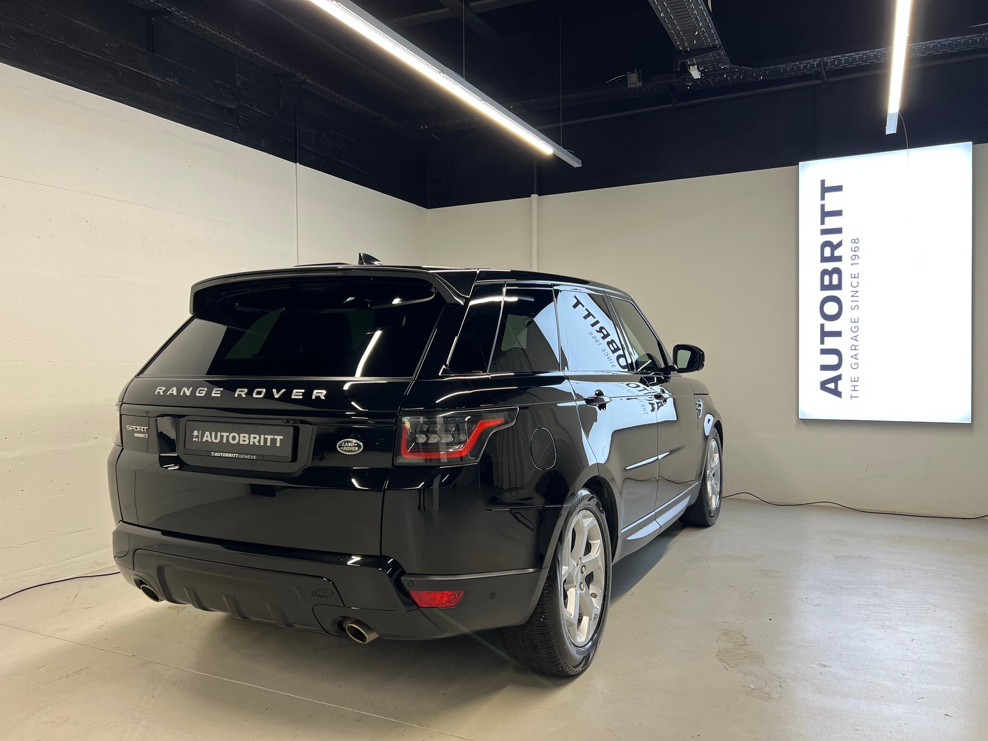 LAND ROVER Range Rover Sport 2.0 Si4 SE-showroom-element-1