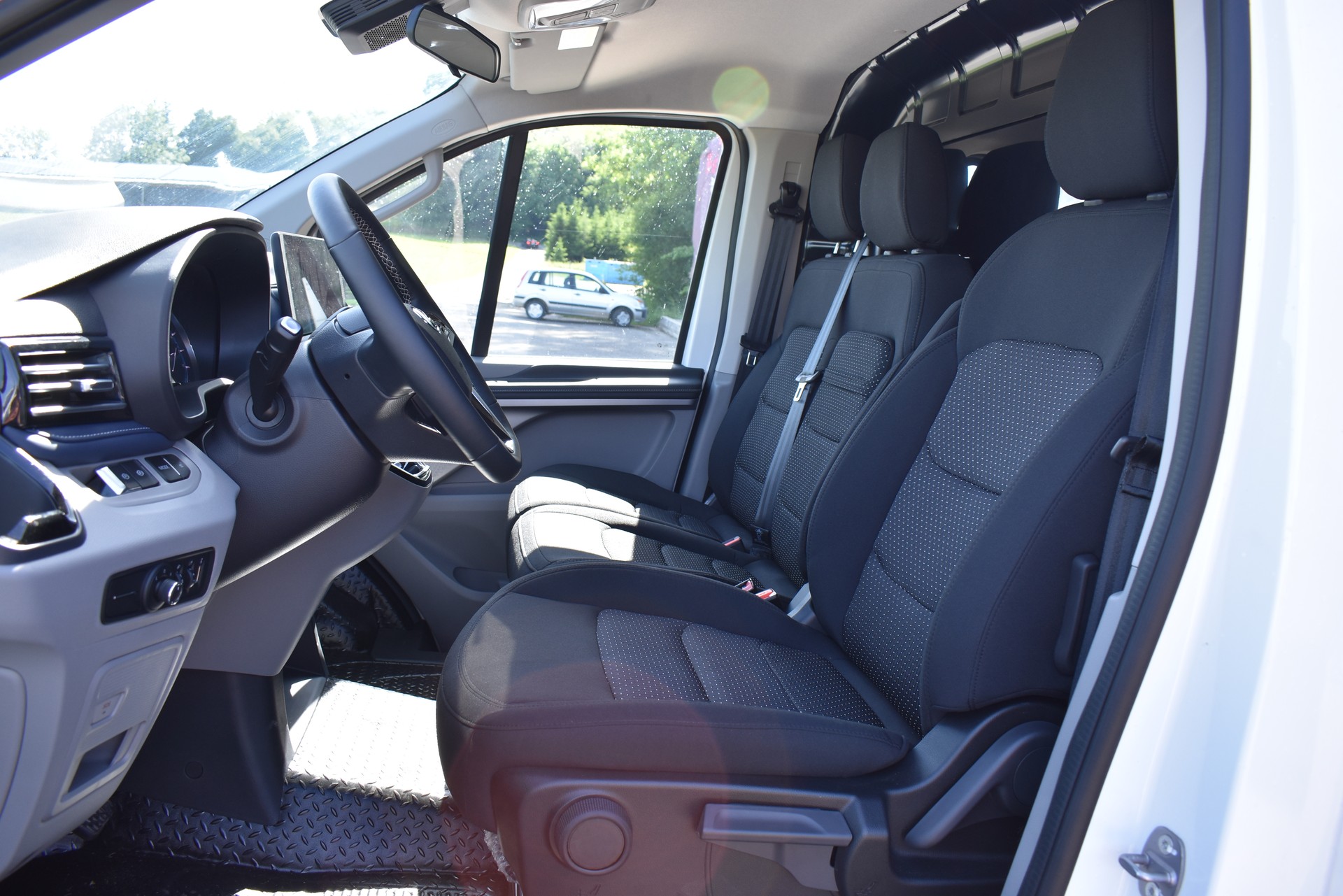 MAXUS eDeliver 7 L2 77kWh-image-12