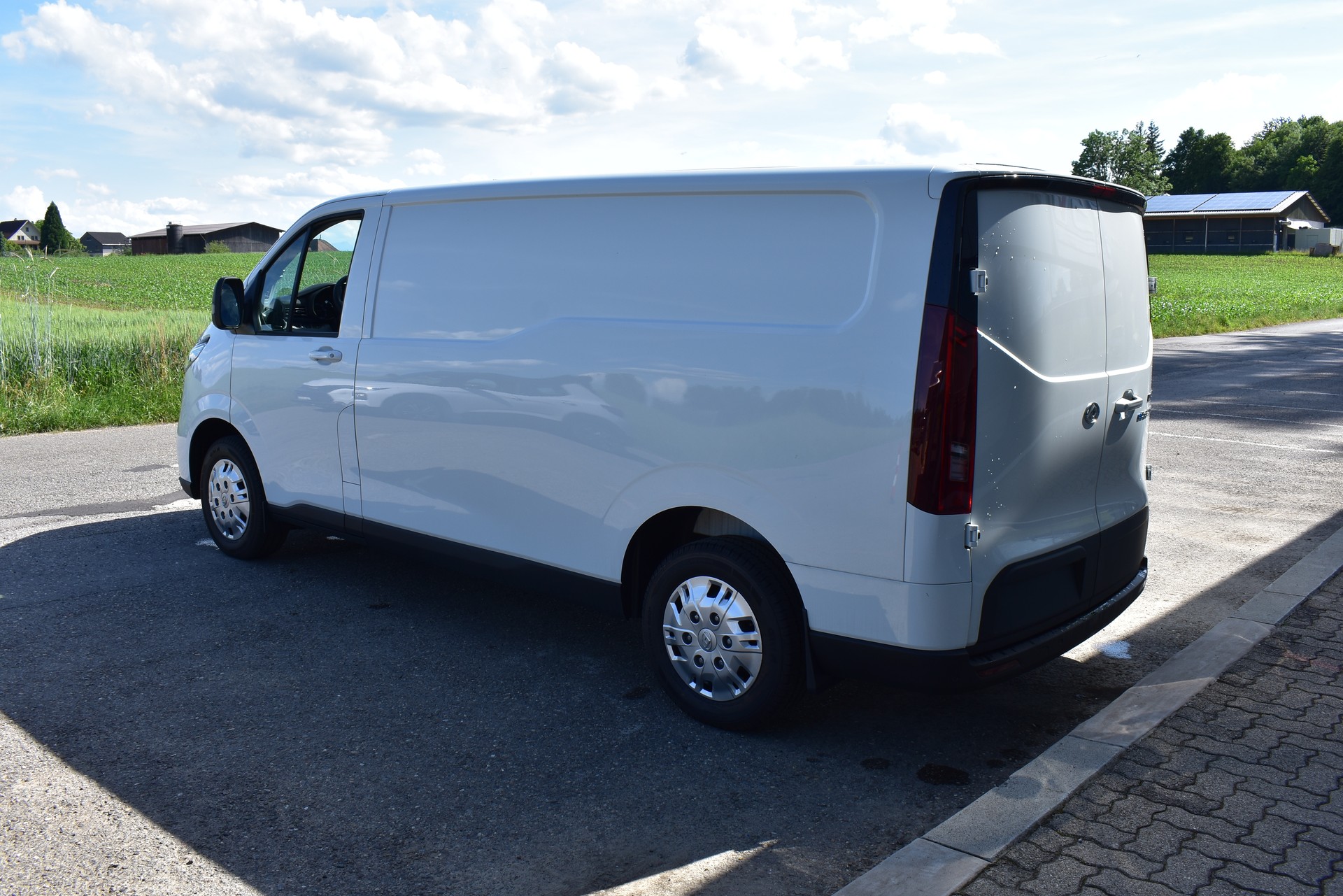 MAXUS eDeliver 7 L2 77kWh-image-4